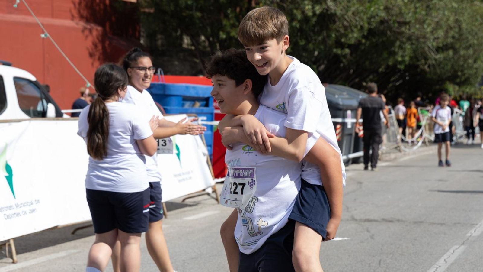 La carrera escolar de “La Gloria” que aúna inclusión y solidaridad, en imágenes