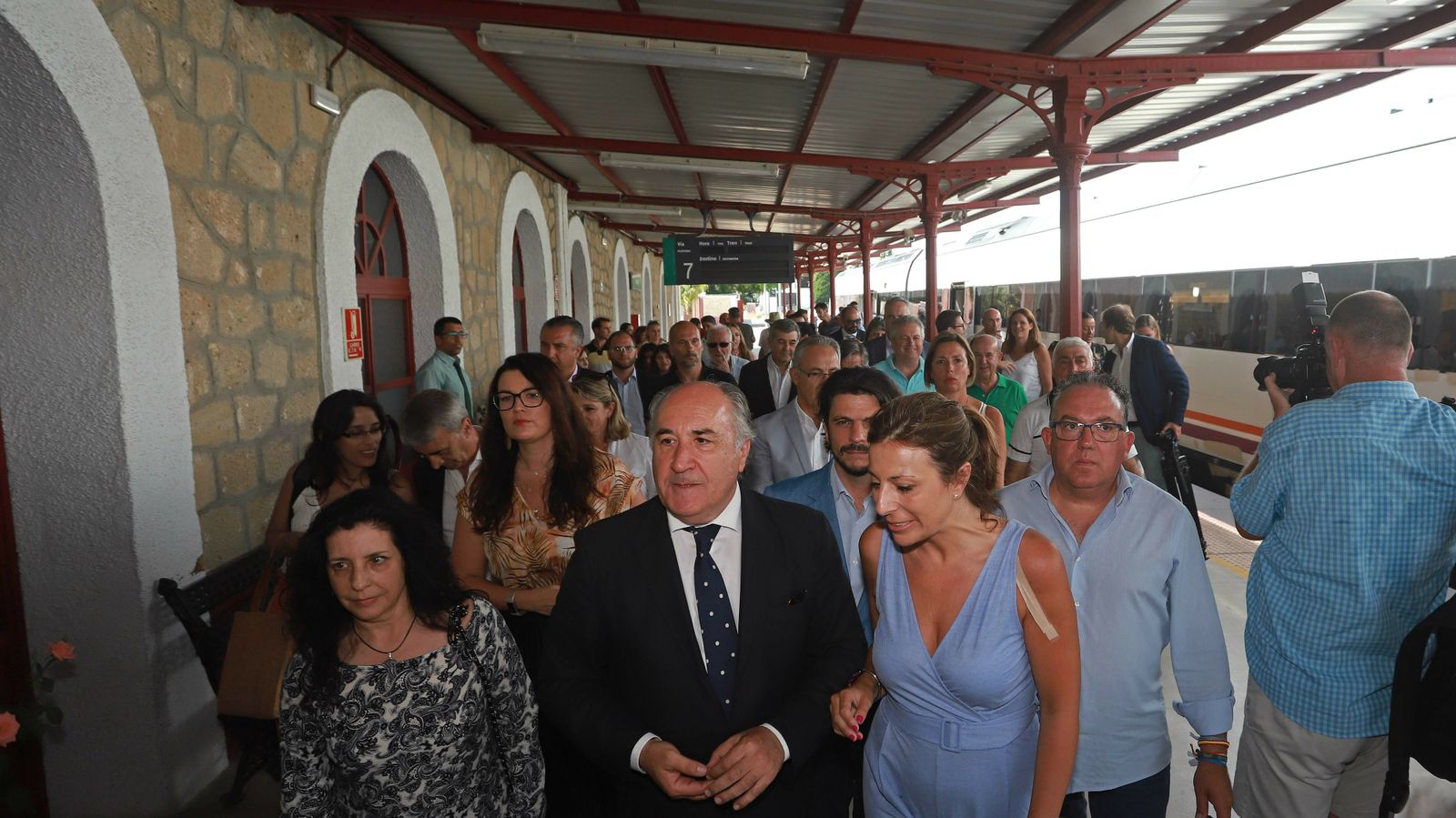 Las mejores fotos del viaje reivindicativo de los alcaldes a Ronda en tren