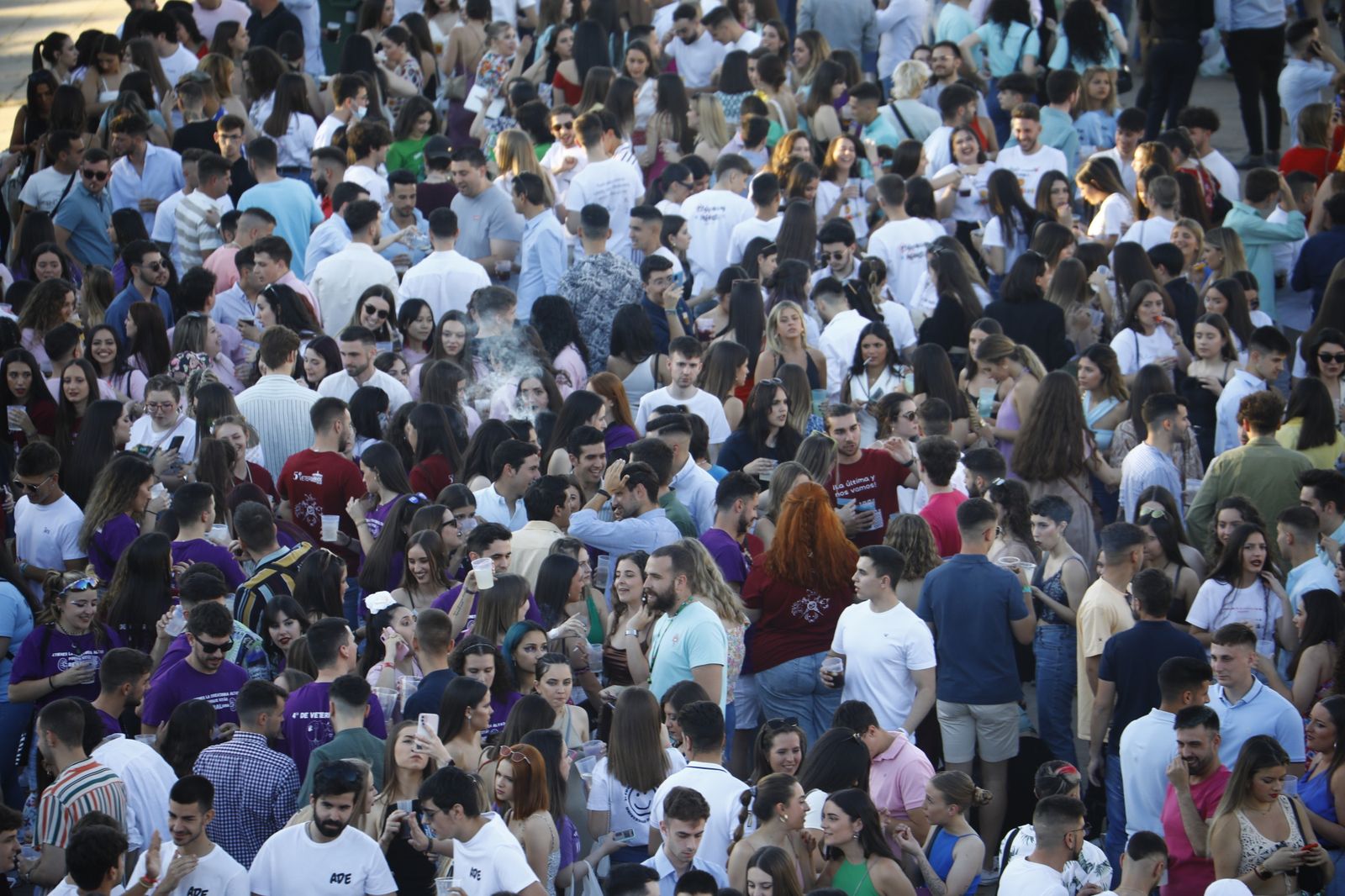 Feria de Córdoba: Las imágenes del botellón multitudinario, en imágenes
