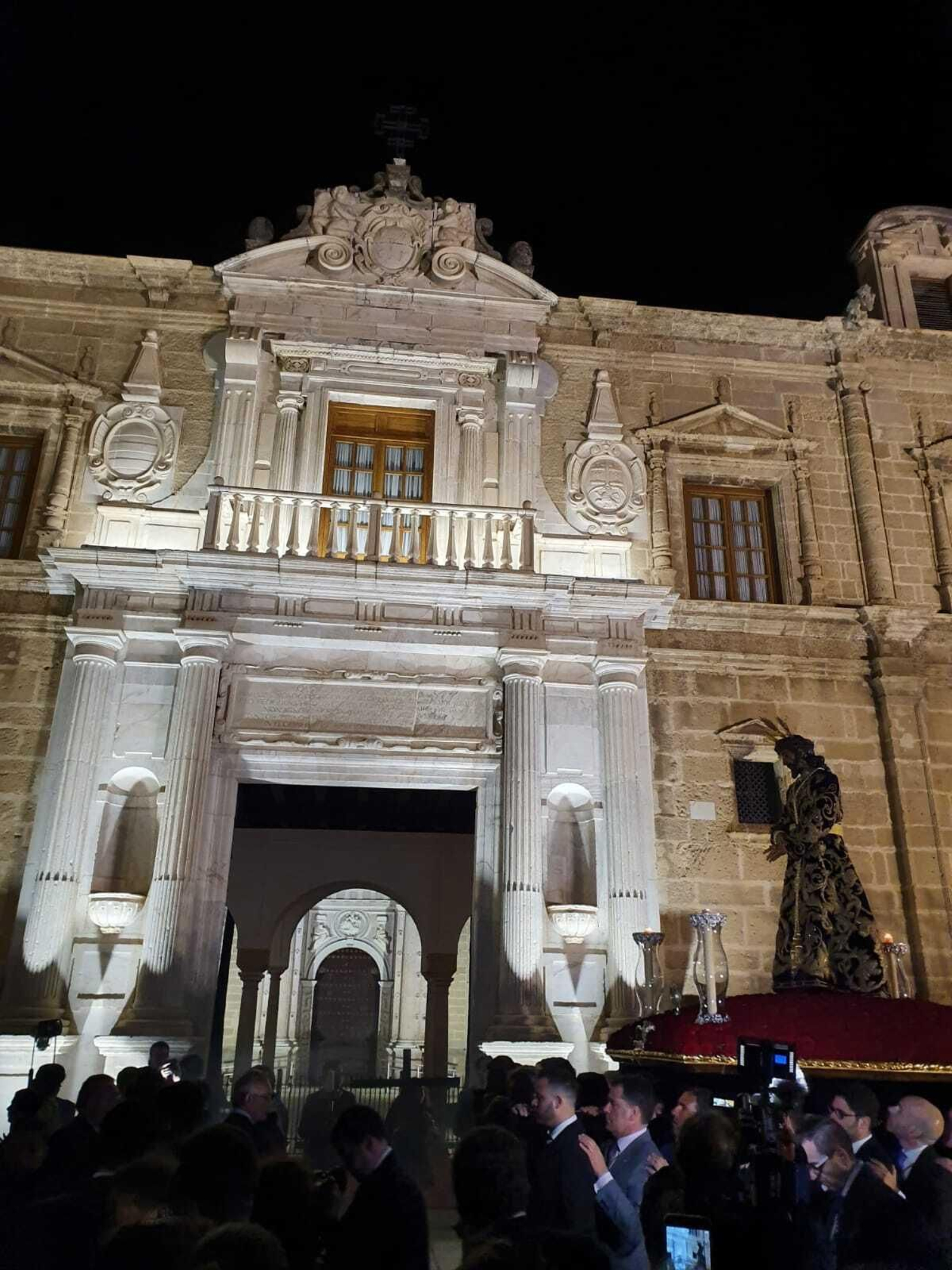 El Señor de la Sentencia pasó por el patio delantero del Parlamento durante su Via Crucis de 2020