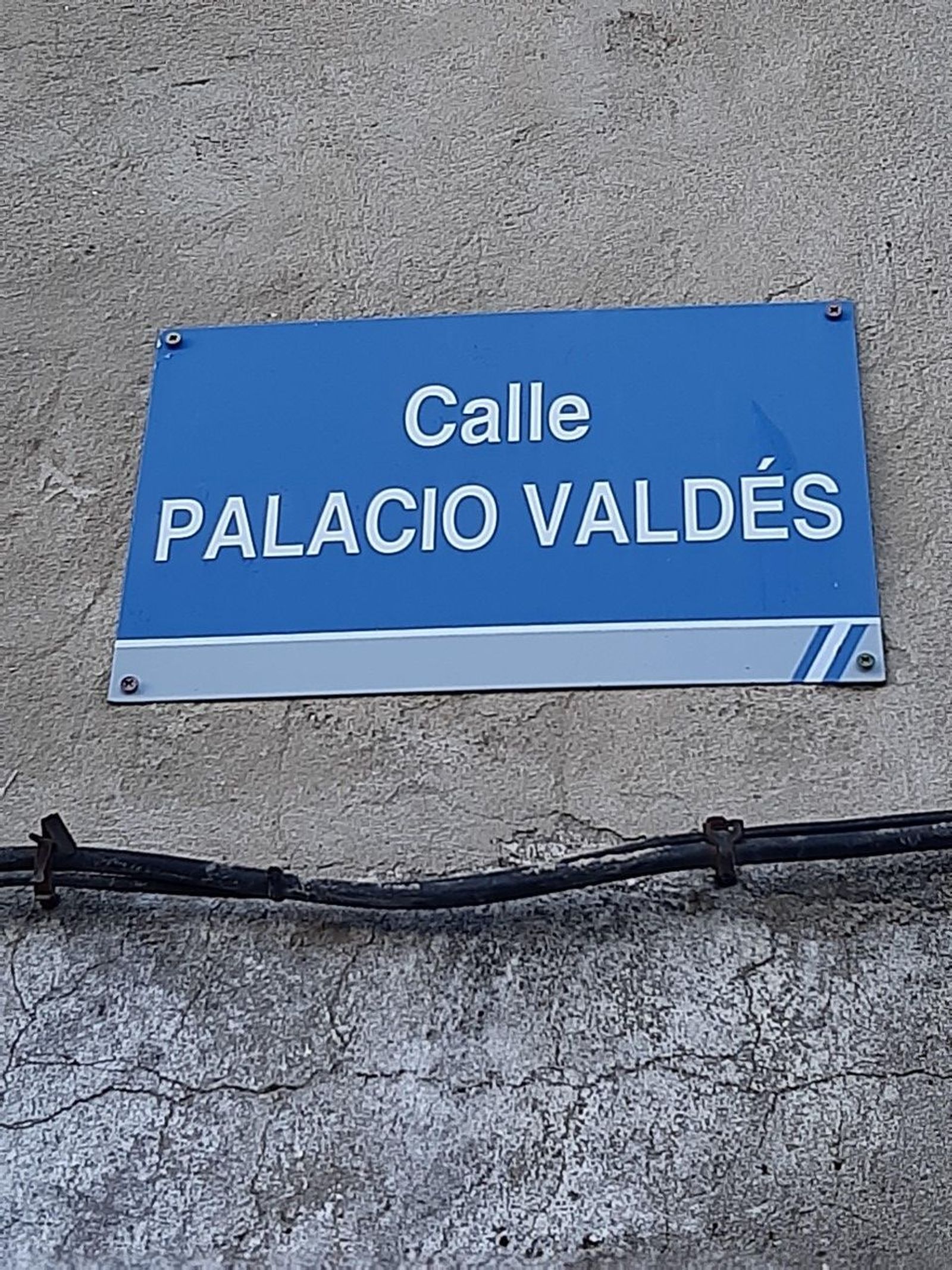 Rotulo de su calle en Jerez.