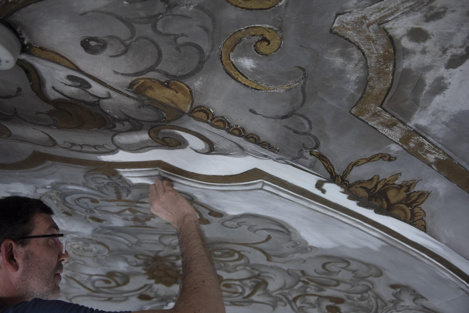 Todas las imágenes de la restauración de las pinturas en la Parroquia de la Magdalena