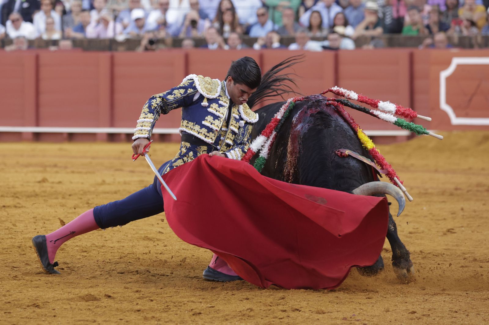 Las Imágenes de la cuarta corrida de abono en la Maestranza de Sevilla