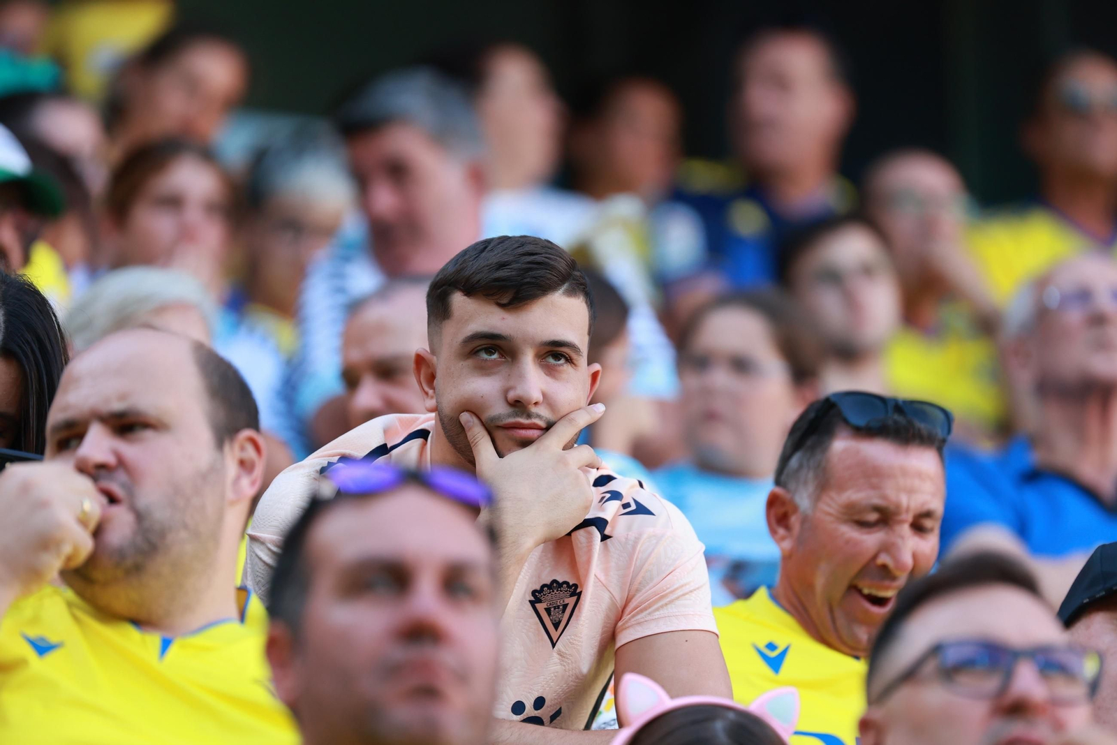 Búscate entre las fotos del partido de fútbol Cádiz CF - CD Eldense