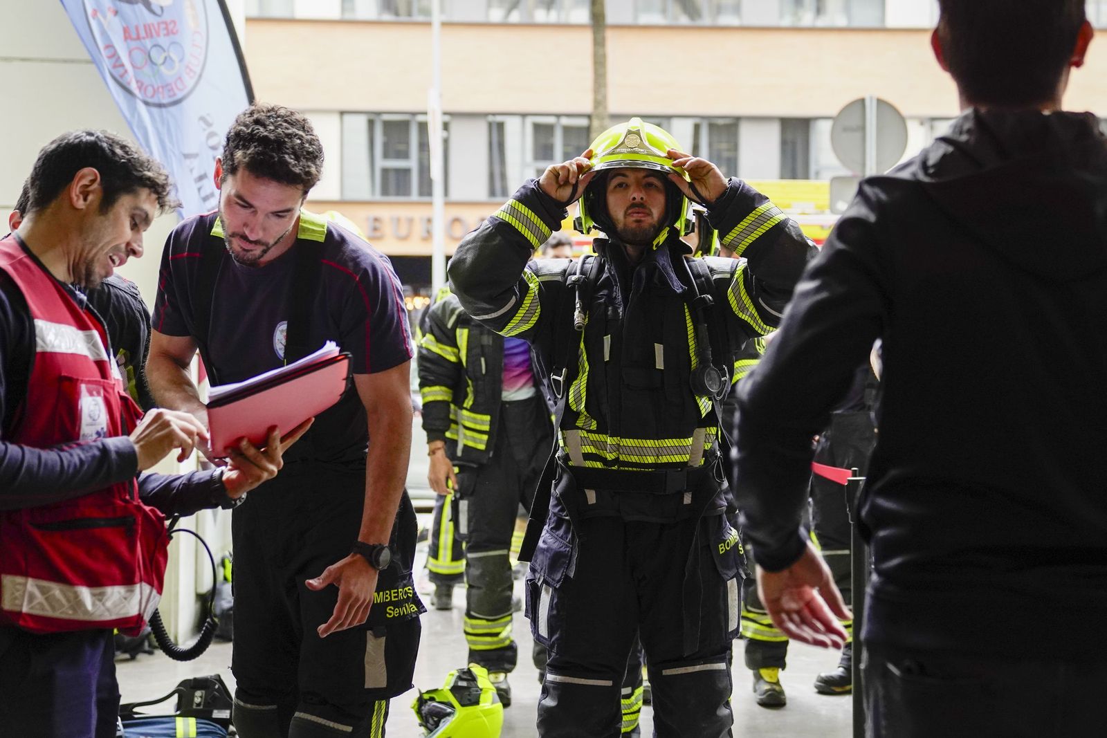La cronoescalada de los bomberos en la Torre de los Remedios, todas las fotos
