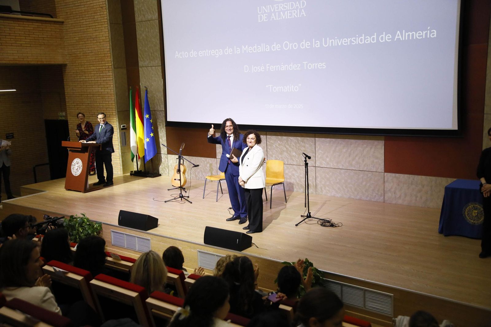 Las imágenes del acto de entrega de la Medalla de Oro a José Fernández Torres Tomatito, en la Universidad de Almería