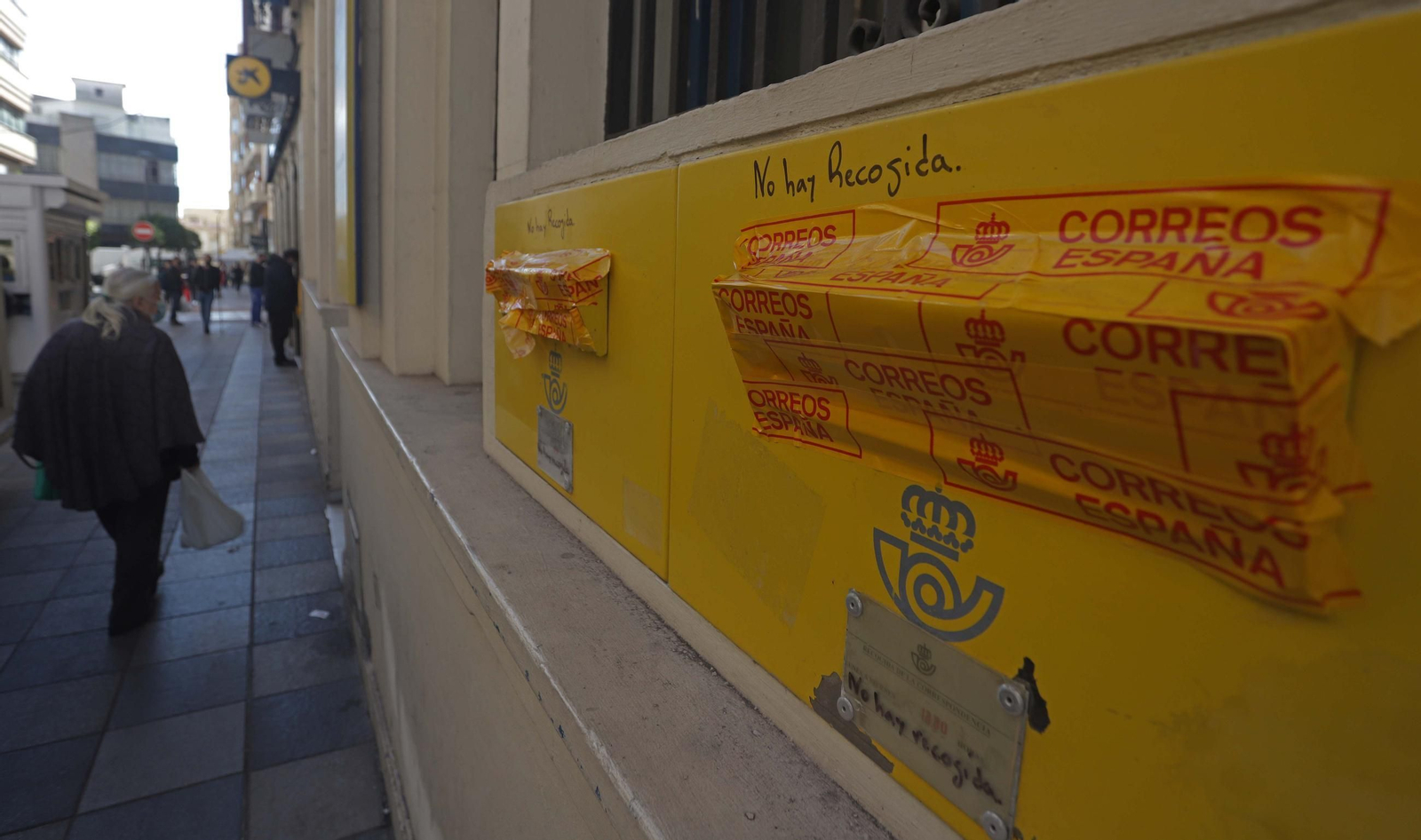 Oficina de correos del centro de Algeciras, cerrada desde 2022.