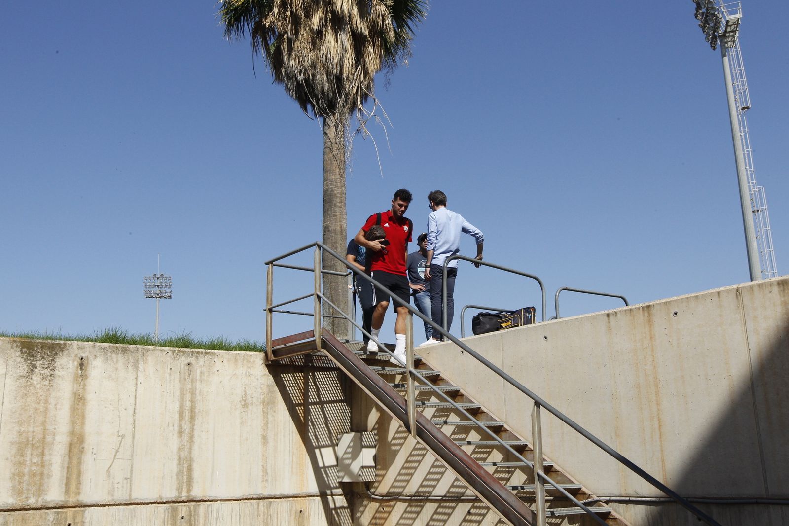 Fotogalería salida jugadores U.D. Almería con destino San Pedro del Pinatar
