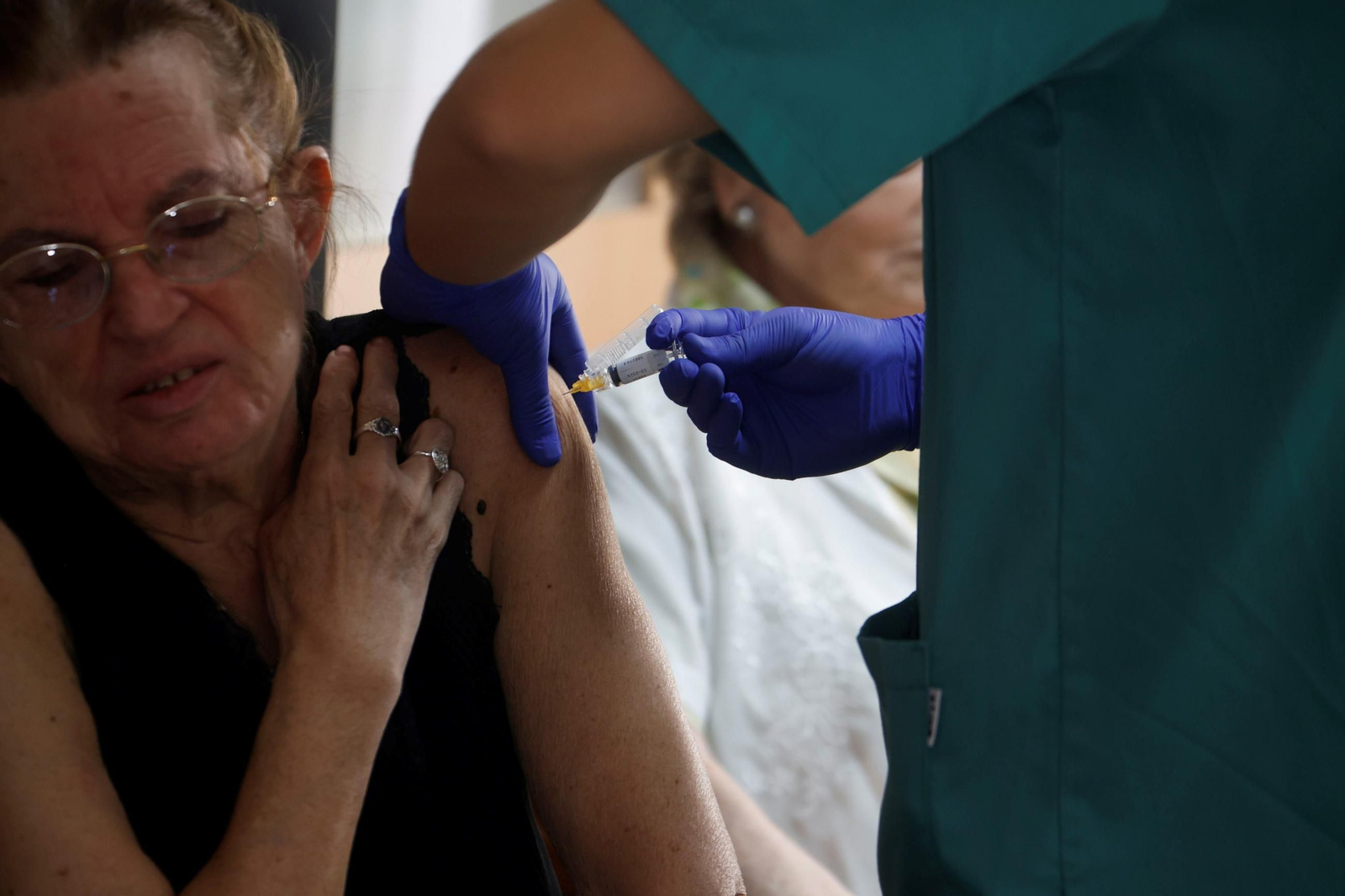 El inicio de la vacunación de la gripe y el Covid en las residencias de Córdoba, en fotos