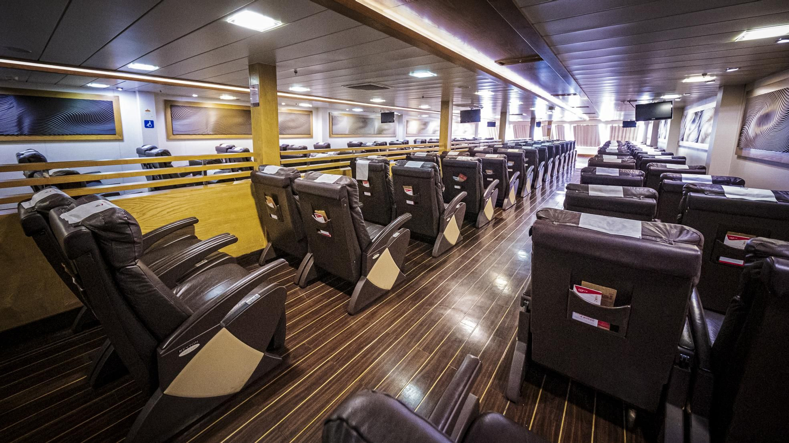 Interior del superferry 'Volcán de Tinamar'.