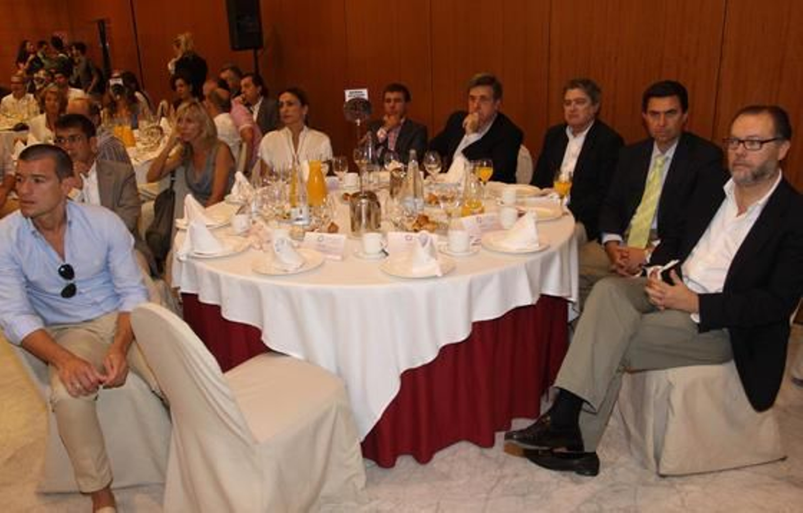 José A. Tovar, Antonio Díaz, Sonia Domingo, Teresa Domingo, Avelino España, Miguel A. Figuerola, Carlos Angulo, Juan Ortega, Juan Ramón Fernández.

Foto: Javier Albiñana y Miguel Fernández