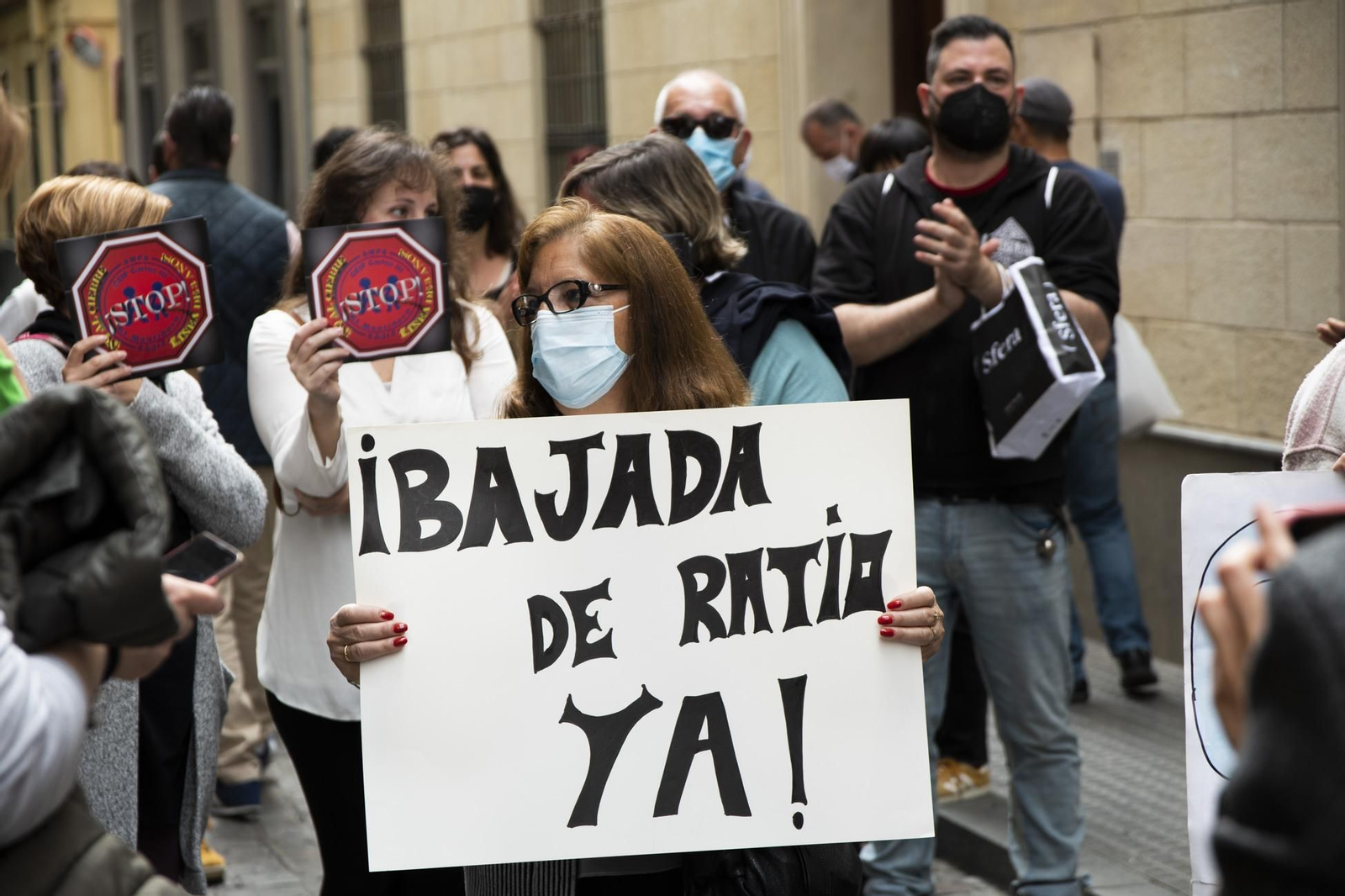 Una protesta de la escuela pública ante la delegación territorial de Desarrollo Educativo.