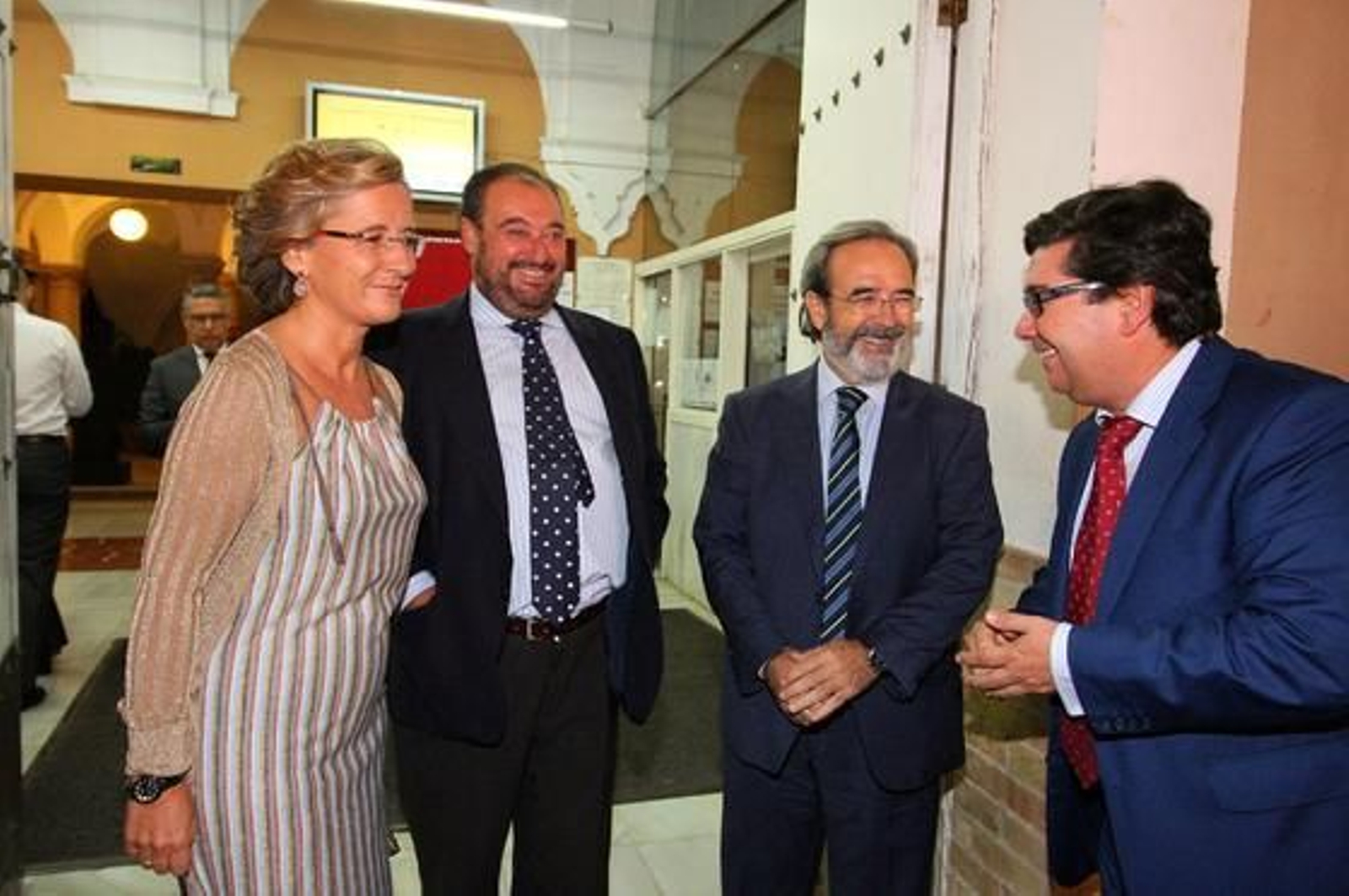 La gerente de Huelva Información, Adelaida Mellado, y los directores generales del Grupo Joly, Tomás Valiente y Juan Carlos Fernández, con el director de Comunicación de Cajasur, Jacinto Mañas.

Foto: Alberto Dominguez / Josue Correa / Canterla