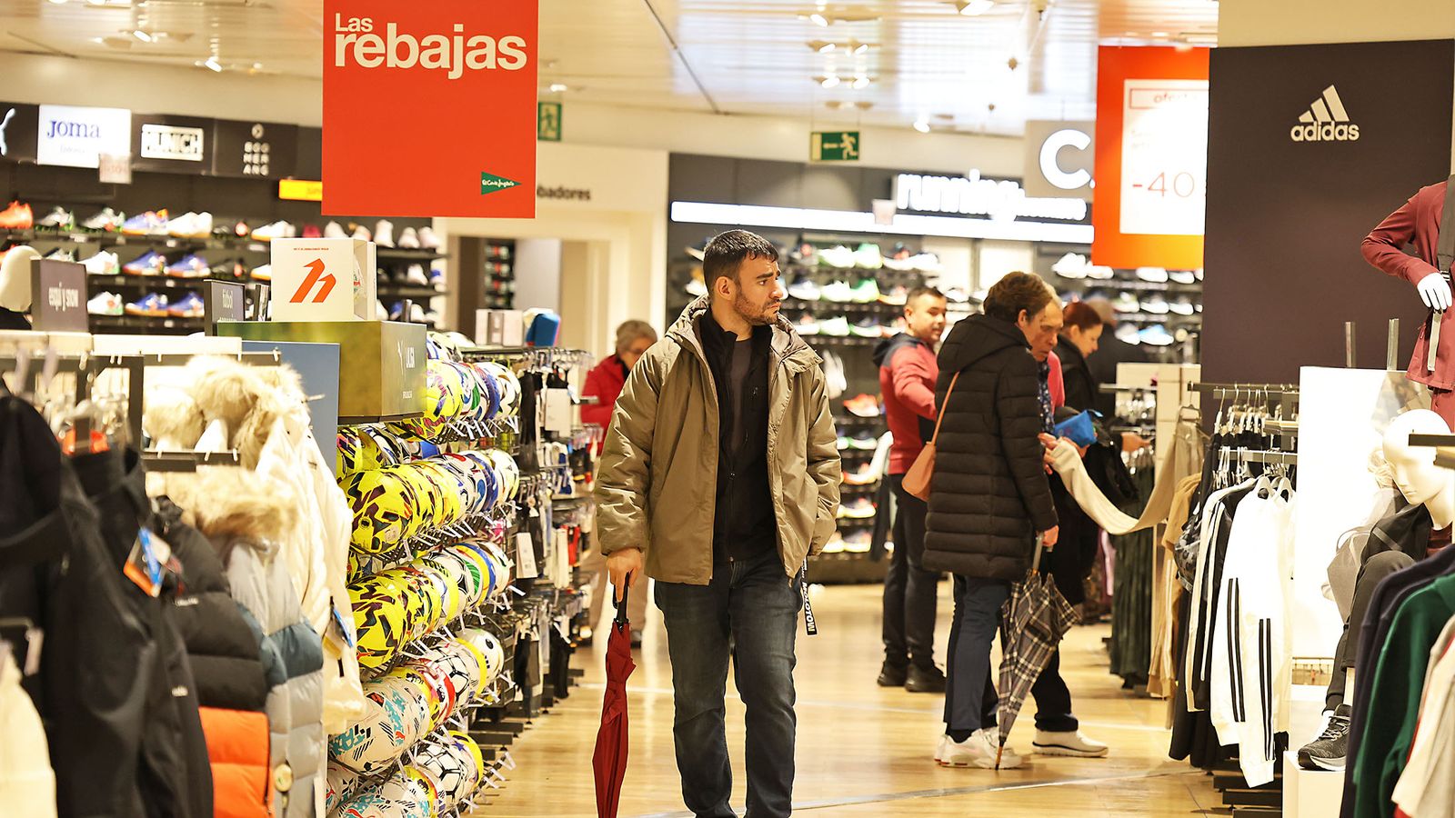 Primer día de rebajas en El Corte Inglés.