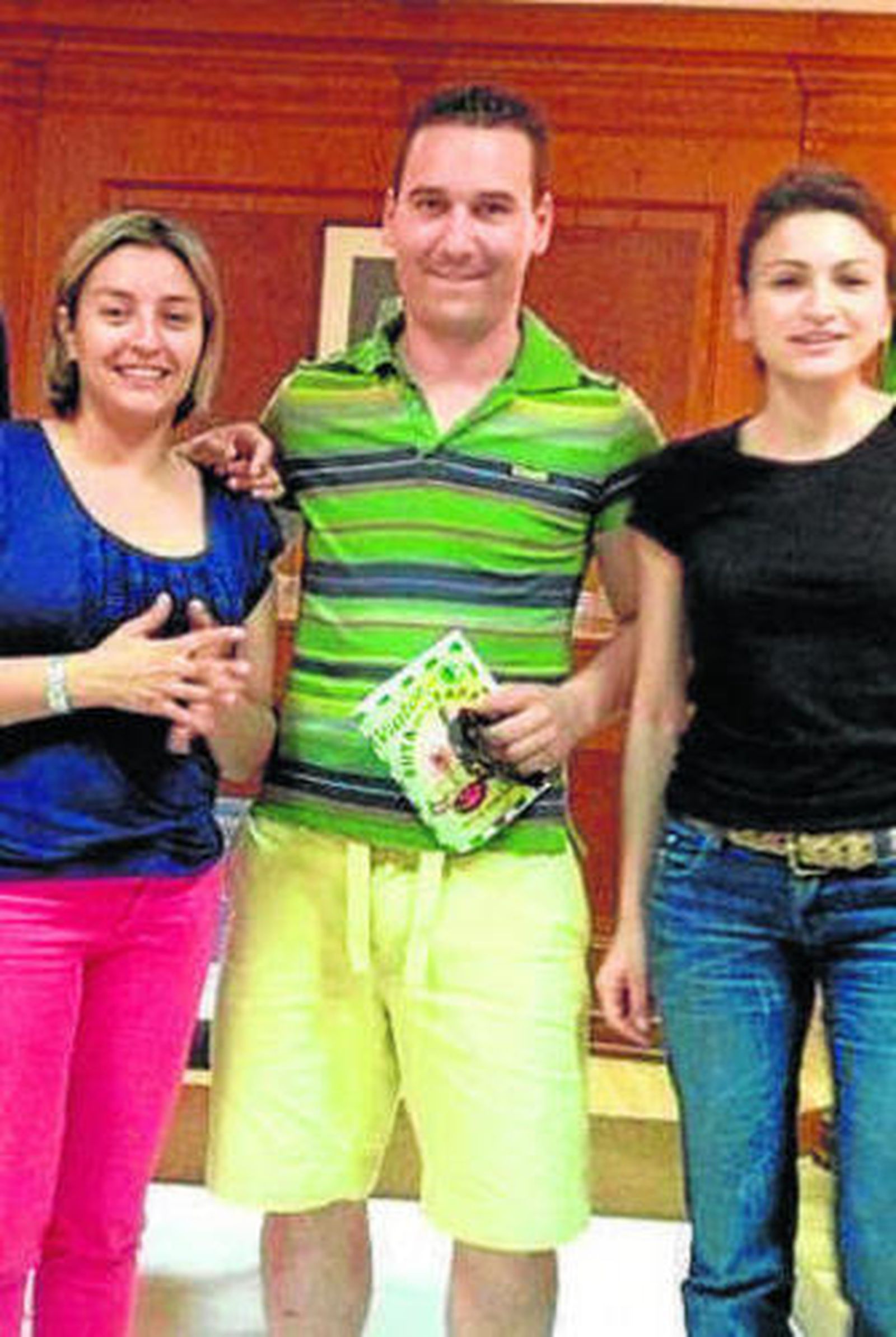 La alcaldesa con los ganadores.