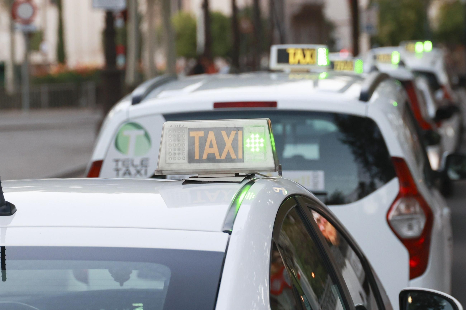 Varios taxis.