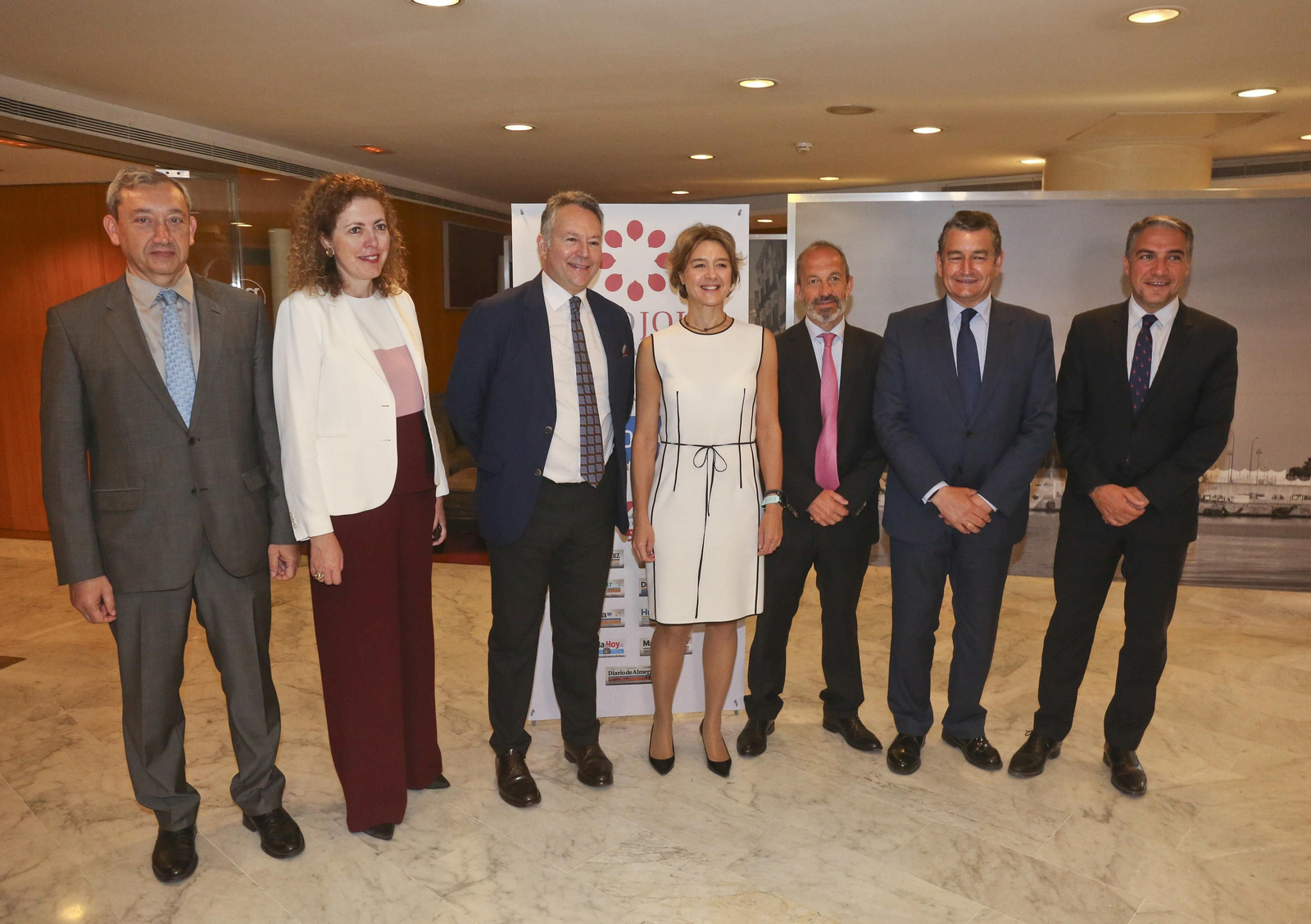 Las imágenes del desayuno-coloquio con Isabel García Tejerina