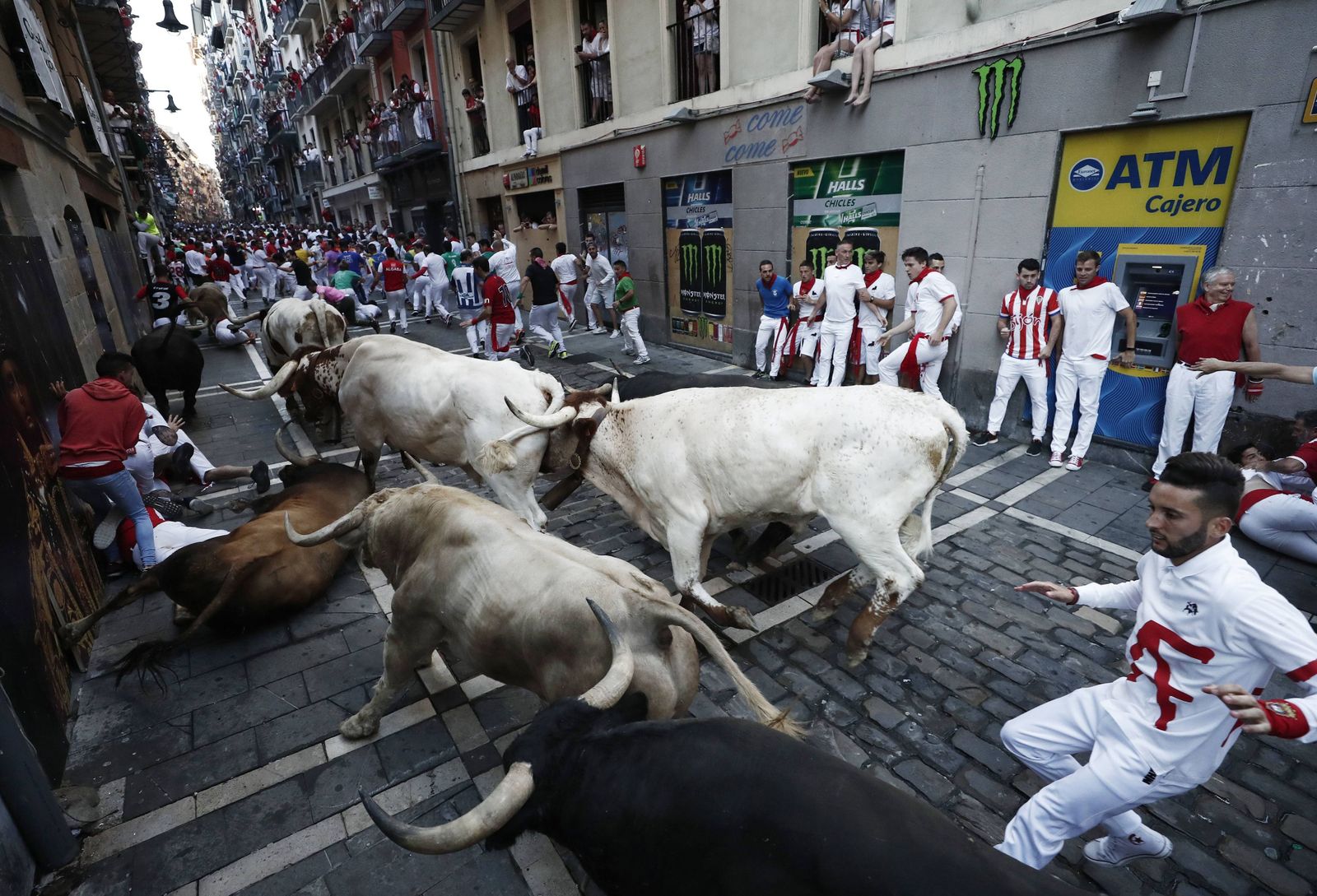 El quinto encierro de los Sanfermines, en imágenes