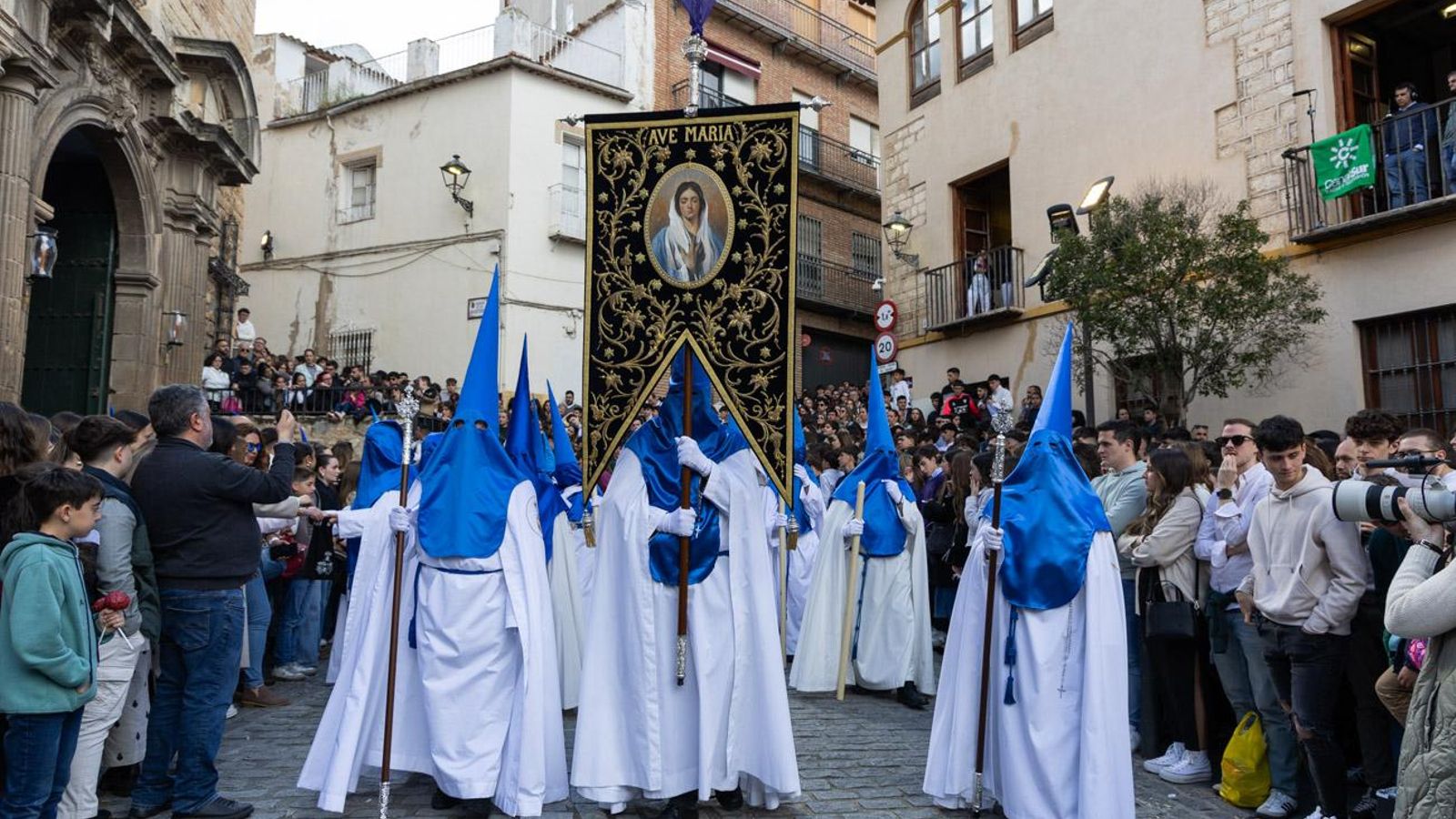 Los jiennenses se recrean con la cofradía de los Estudiantes un nuevo Lunes Santo
