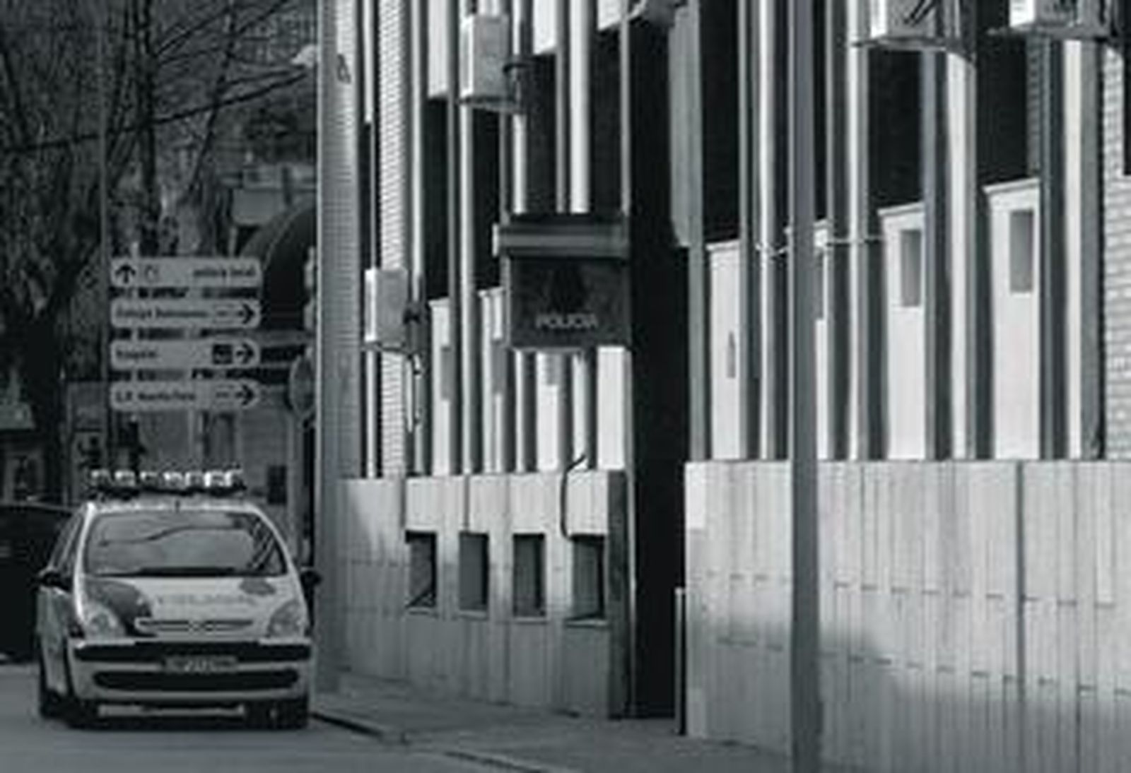 Instantánea del exterior de la comisaría del Cuerpo Nacional de Policía de La Línea.