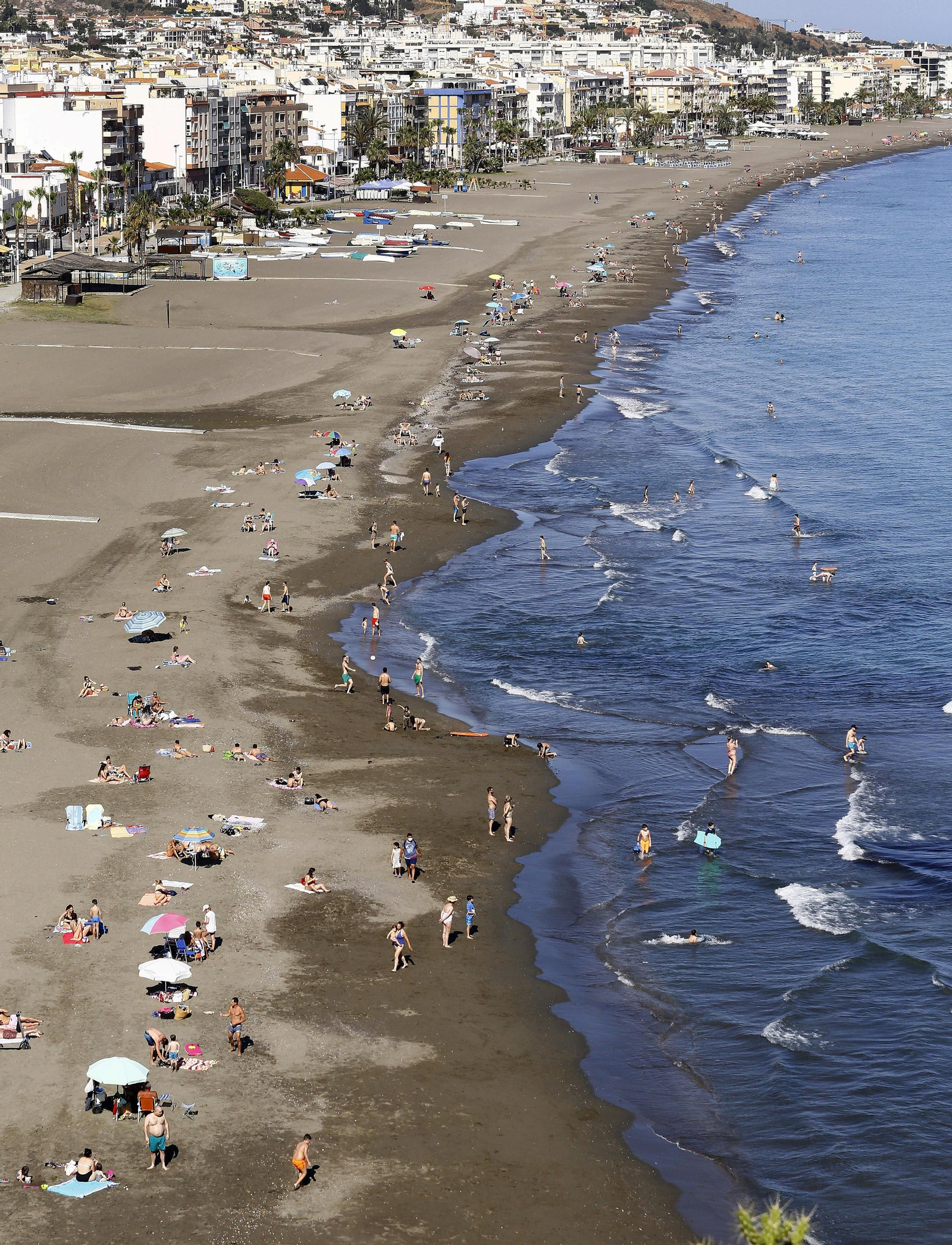 Fotos de las playas de Rincón de la Victoria: bandera verde a los bañistas