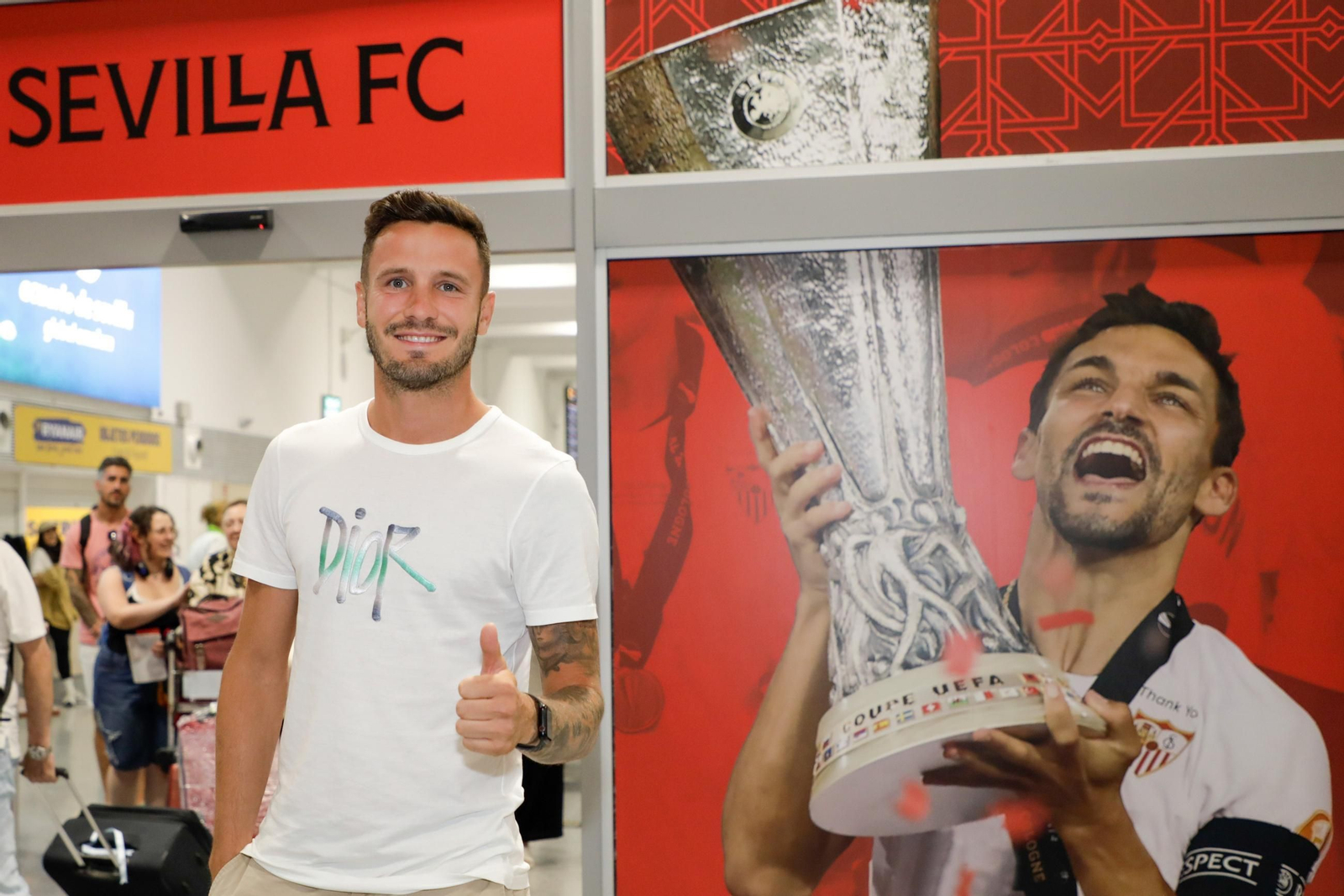 Las fotos del pobrísimo paso de Saúl Ñíguez por el Sevilla