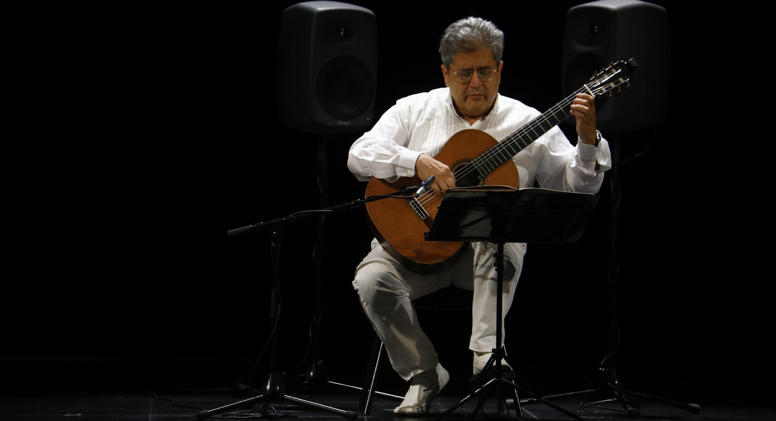 Costas Cotsiolis, durante su concierto en el Festival de la Guitarra de Córdoba.