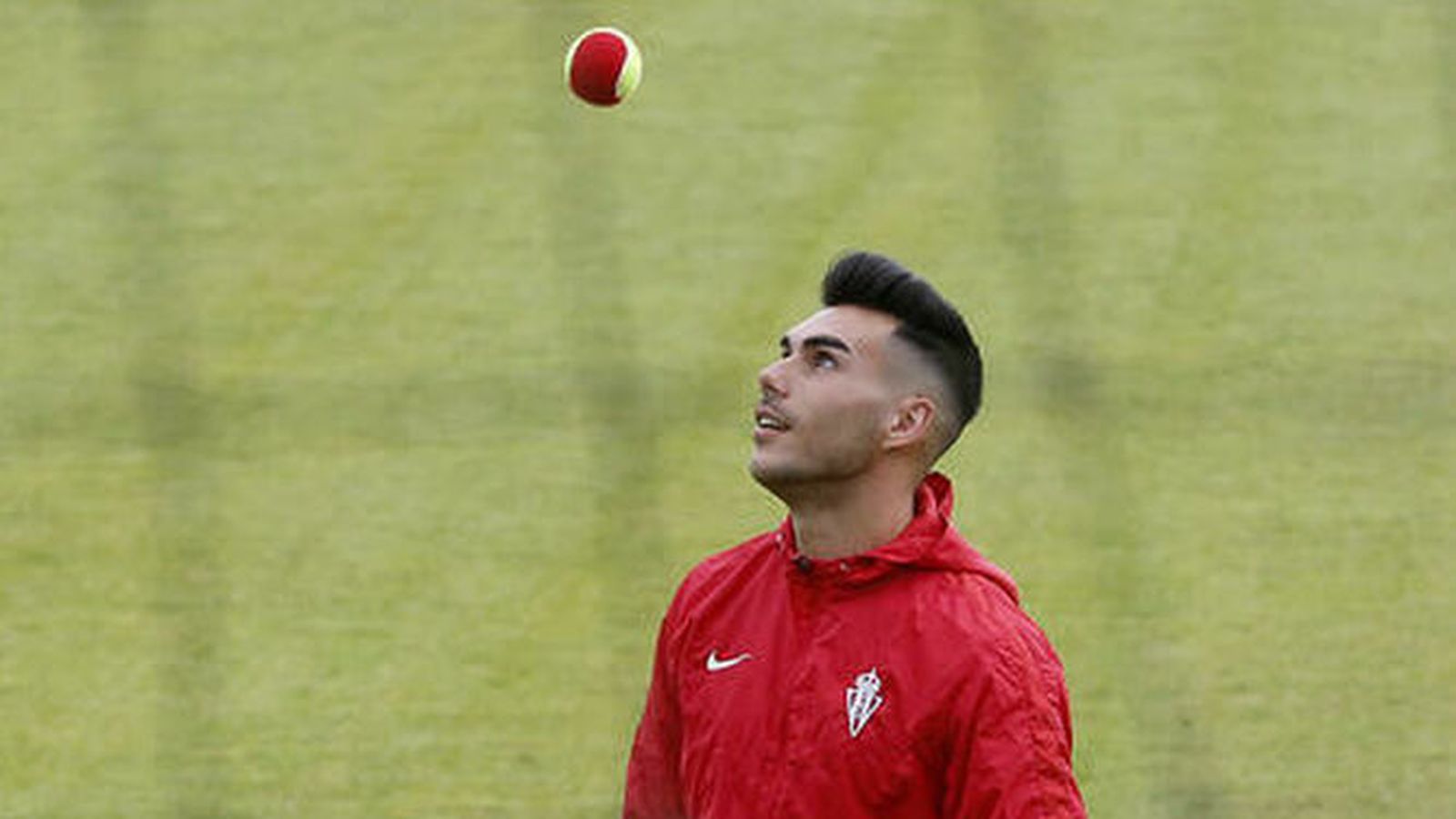 Dani Martín, en un entrenamiento con el Sporting.
