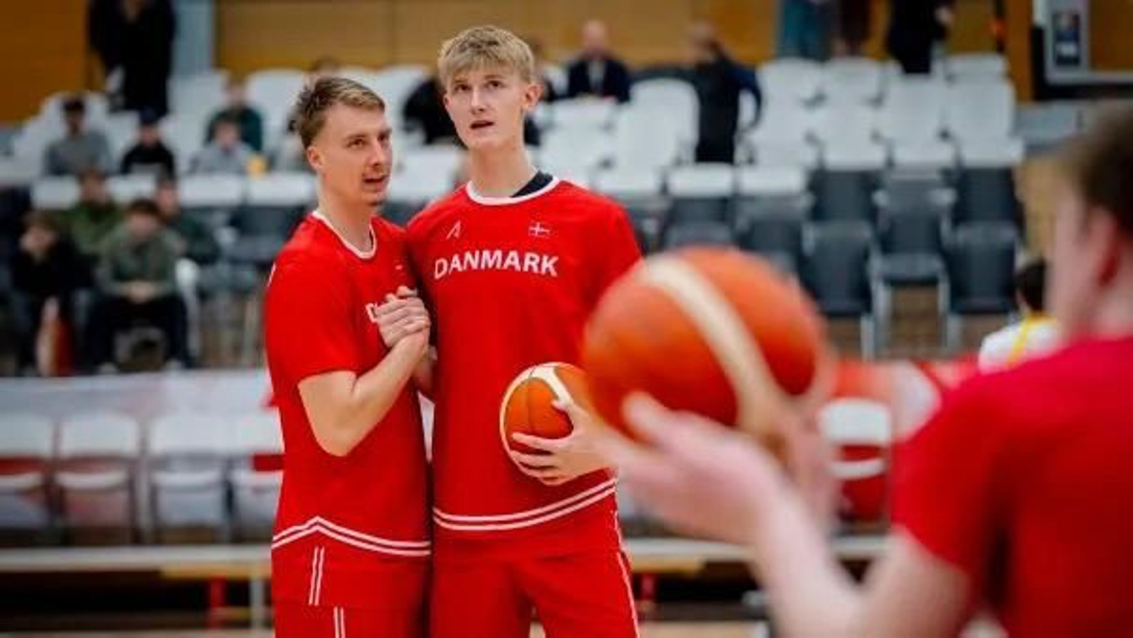 Cómodo inicio de la España de Chus Mateo con un buen Alberto Díaz