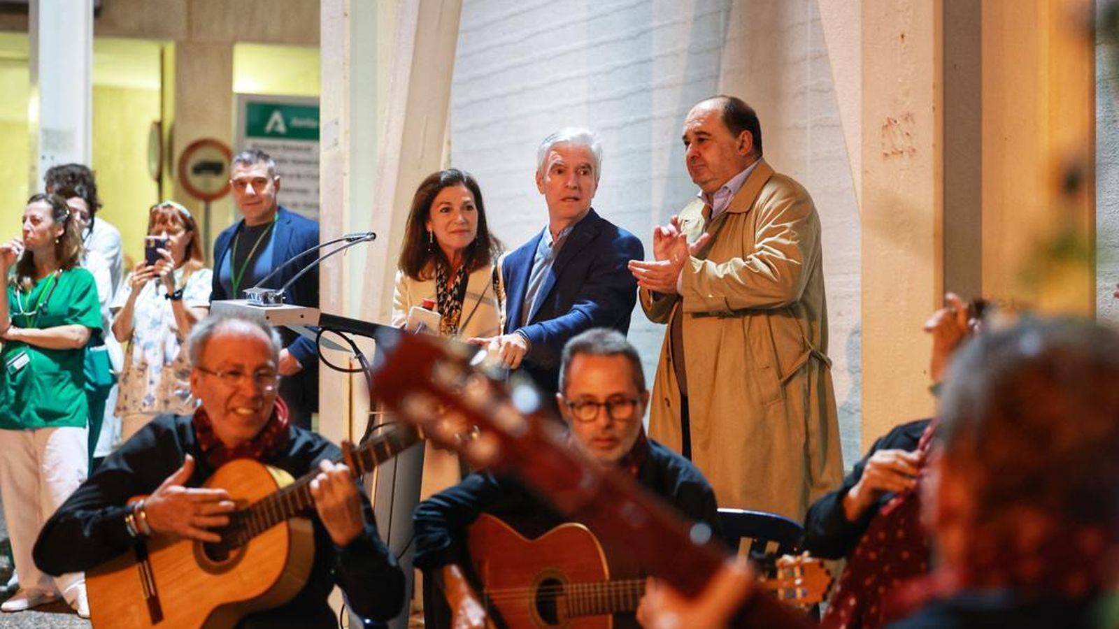 Otro momento de la inauguración del alumbrado navideño del Puerta del Mar.