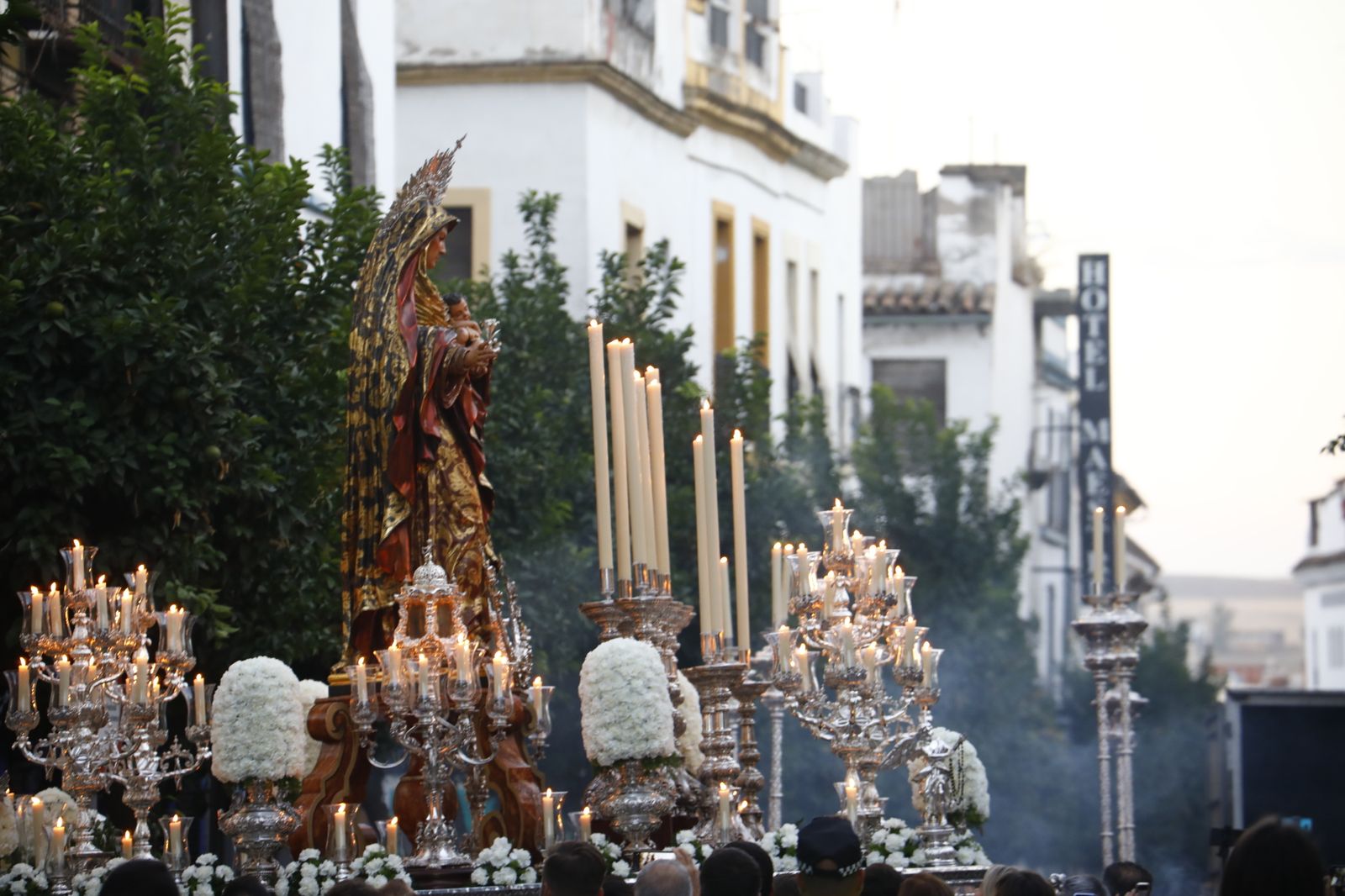 La procesión de la Virgen del Amparo de Córdoba, en fotografías