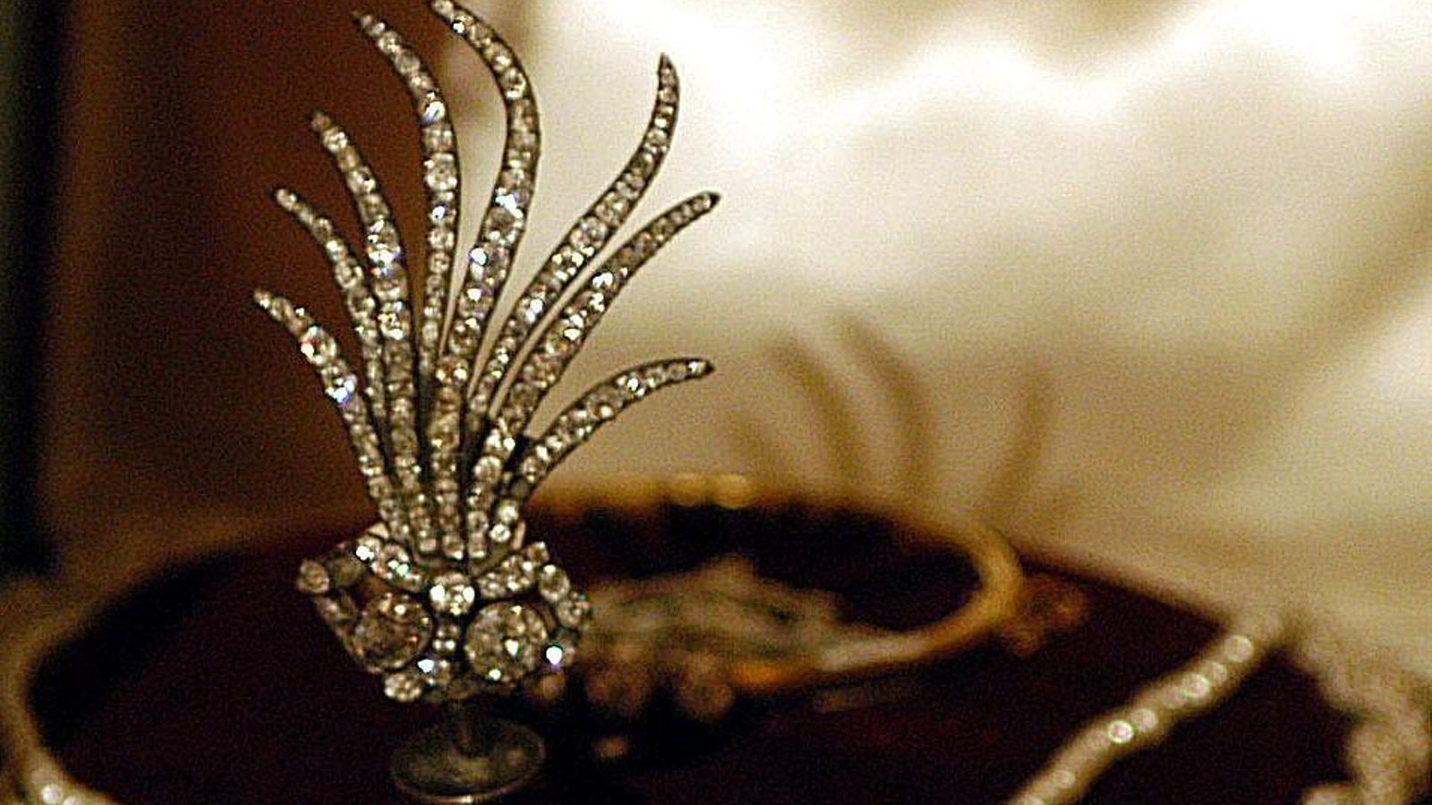 Palma del Divino Infante, en oro blanco y brillantes.