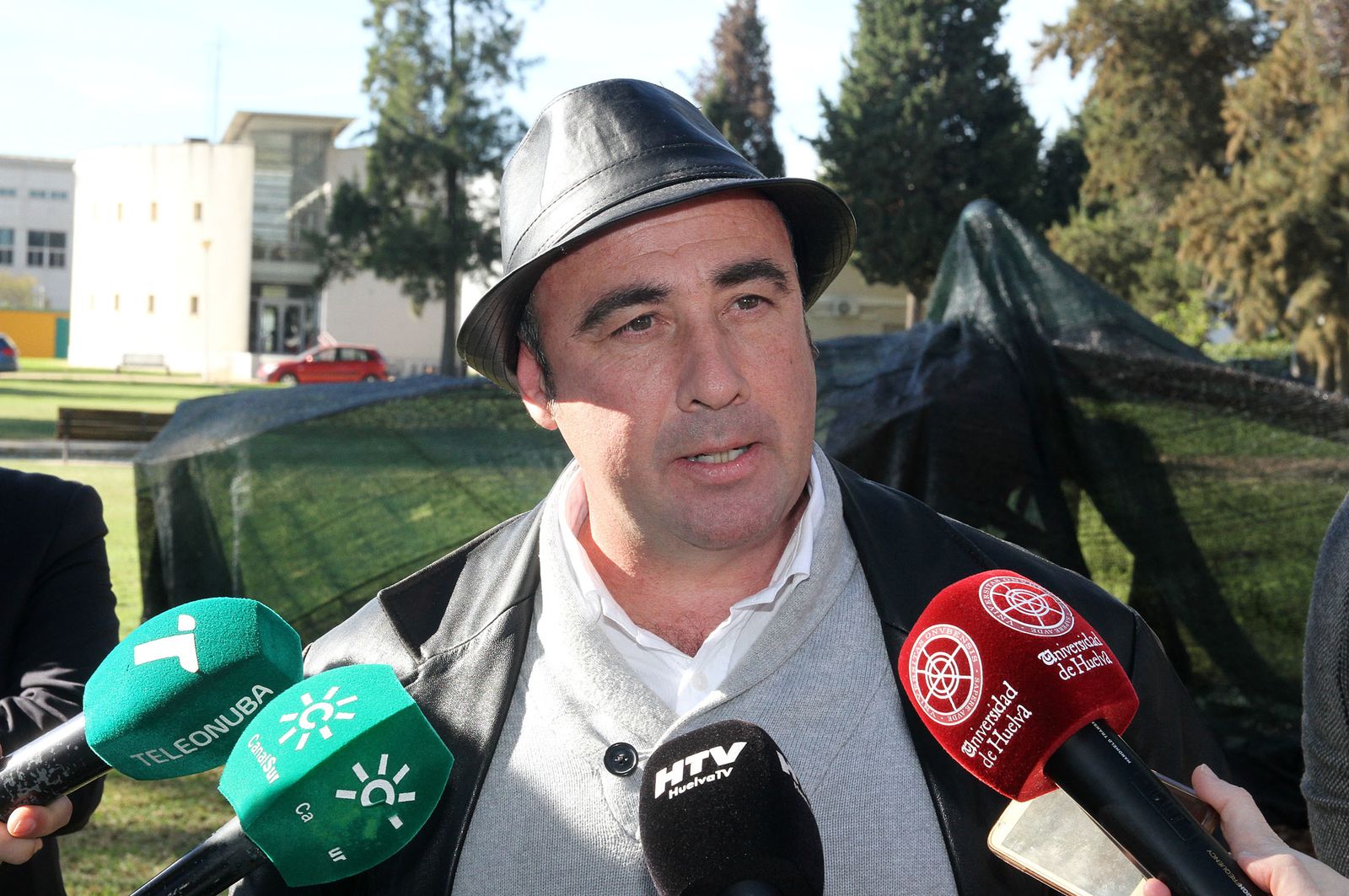 Inauguración de la escultura del artista onubense Víctor Pulido 'Imago', en imágenes