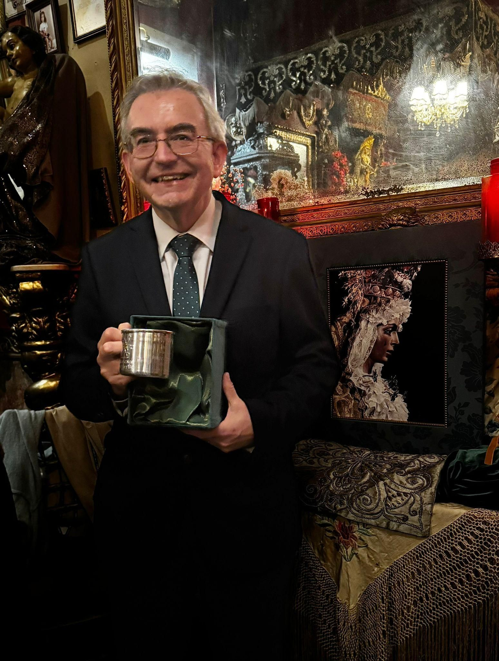 El pregonero con el jarrillo otorgado anoche