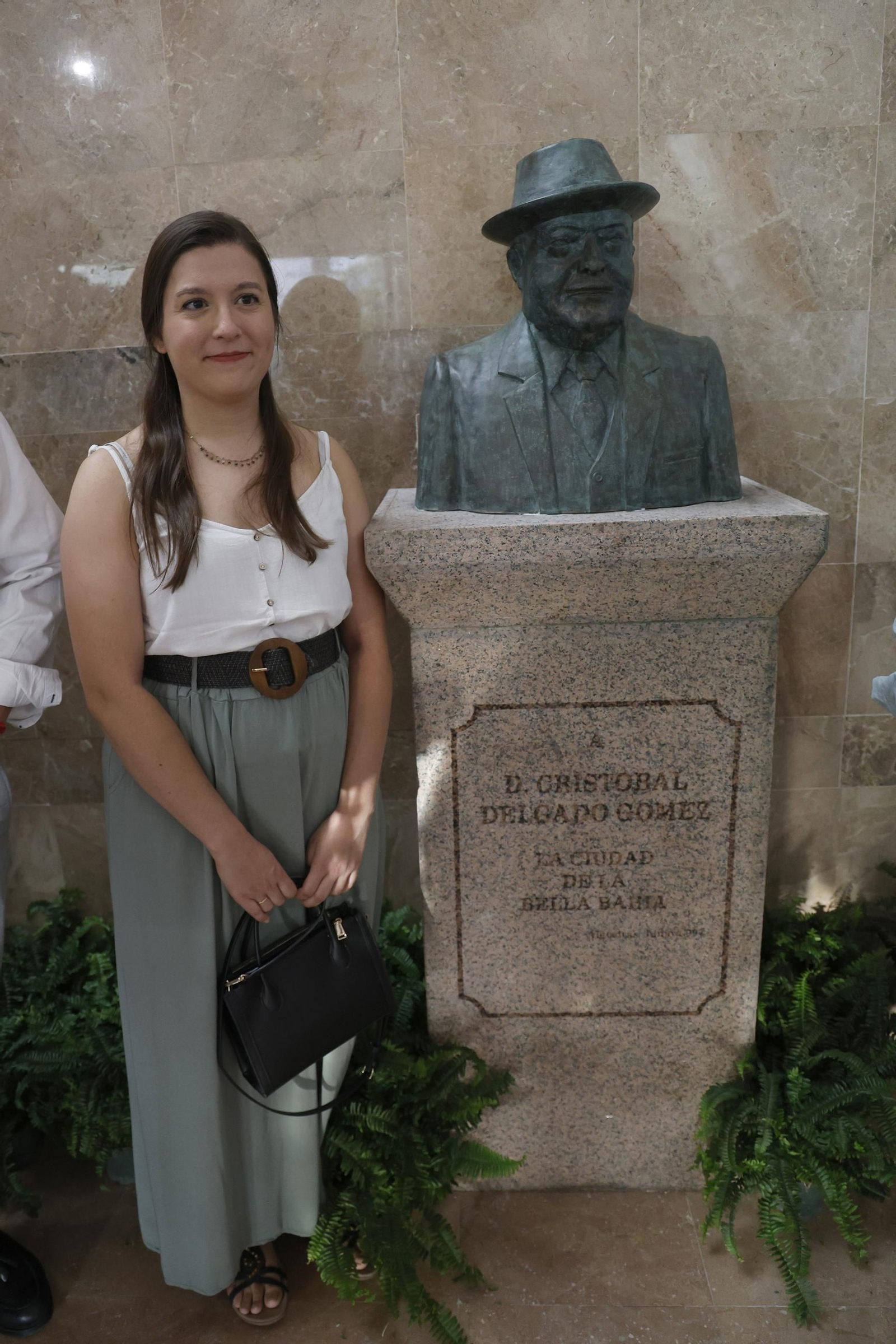 Las fotos de la reubicación del busto de Cristóbal Delgado en el Centro Documental