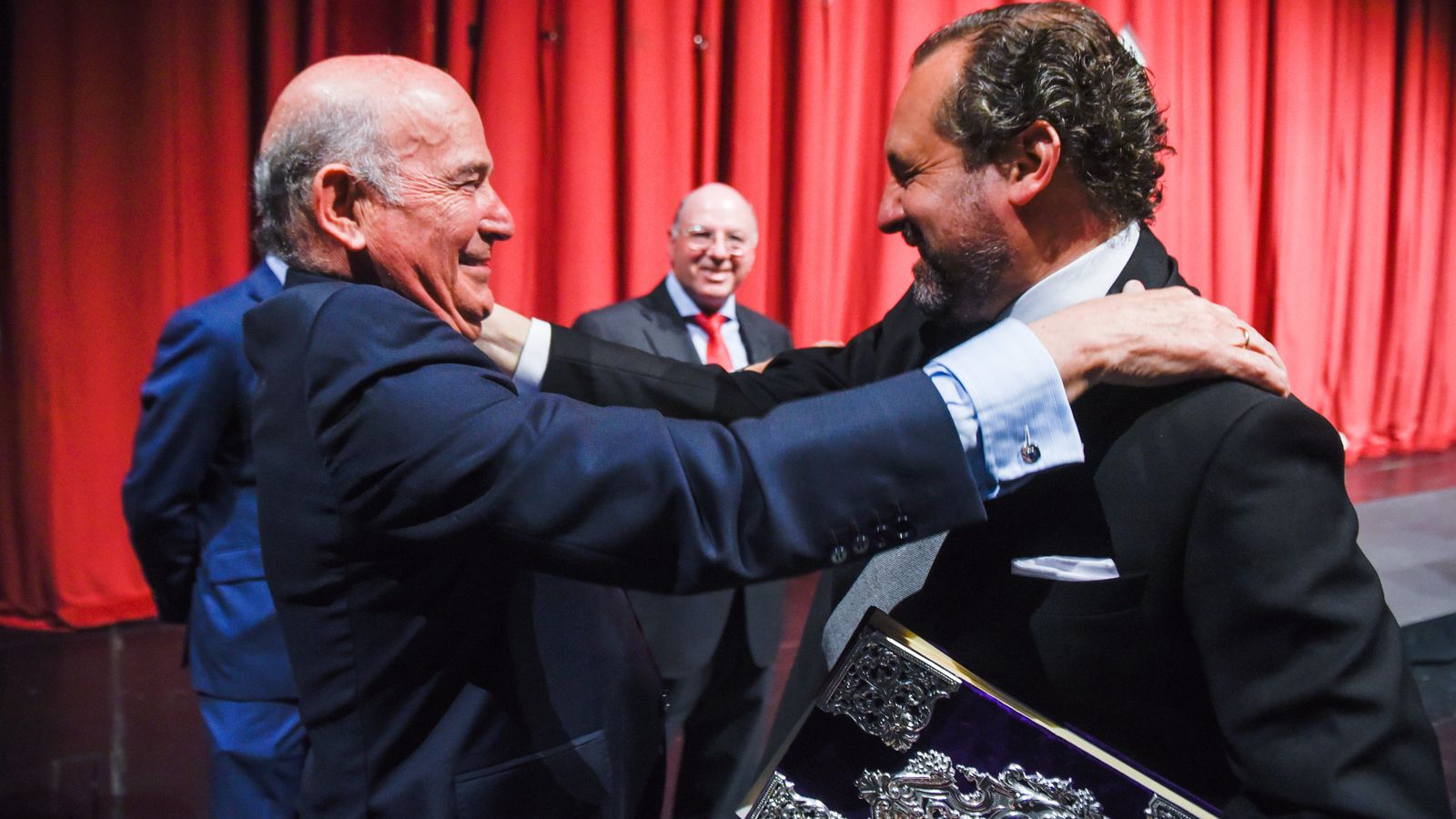 Julio Cuesta y Enrique Casellas recibieron el Premio Peregil en 2014 y 2024.