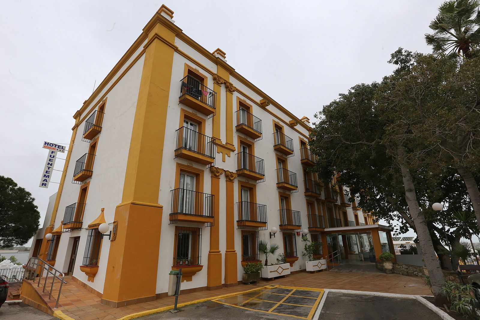 Vista exterior de las dependencias del hotel Fuentemar.