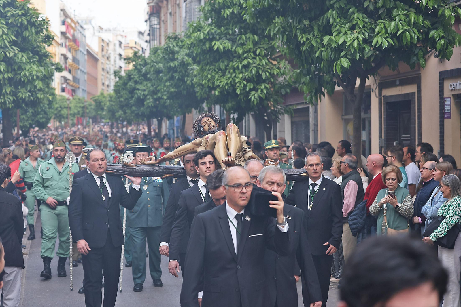 Las mejores imágenes del Sábado de Pasión en Huelva: La Legión con el Cristo de la Vera+Cruz