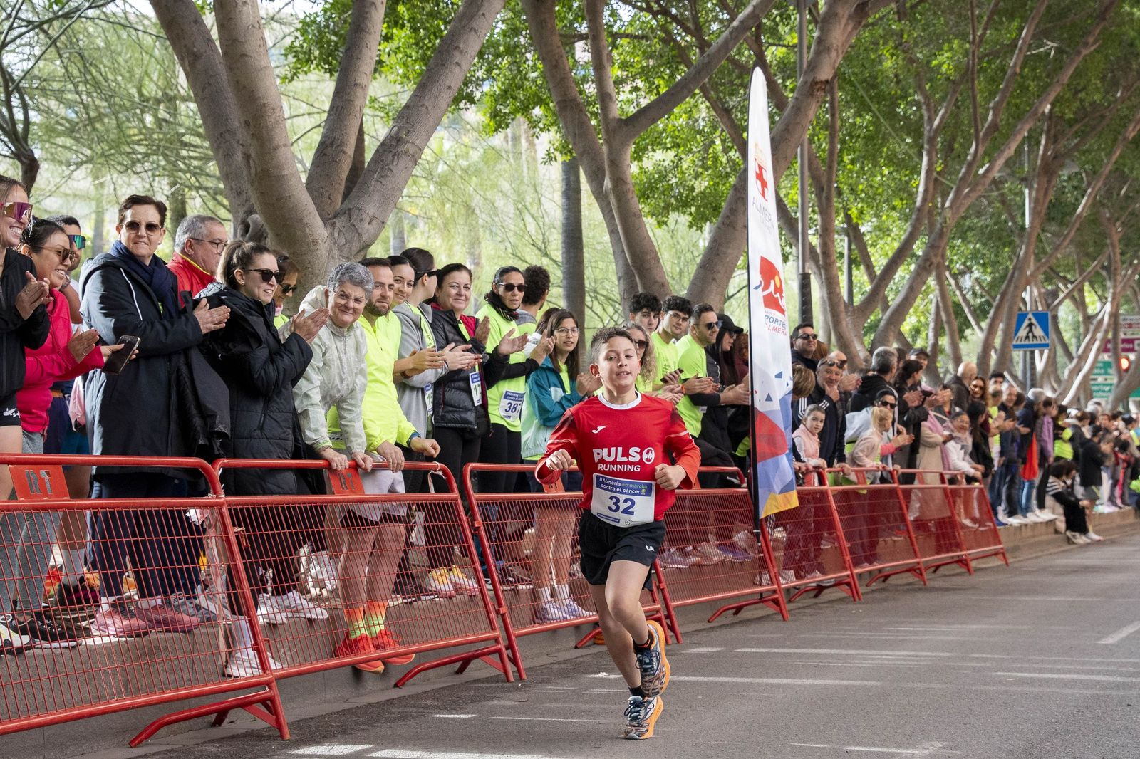 Almería corre unida contra el cáncer en una jornada solidaria