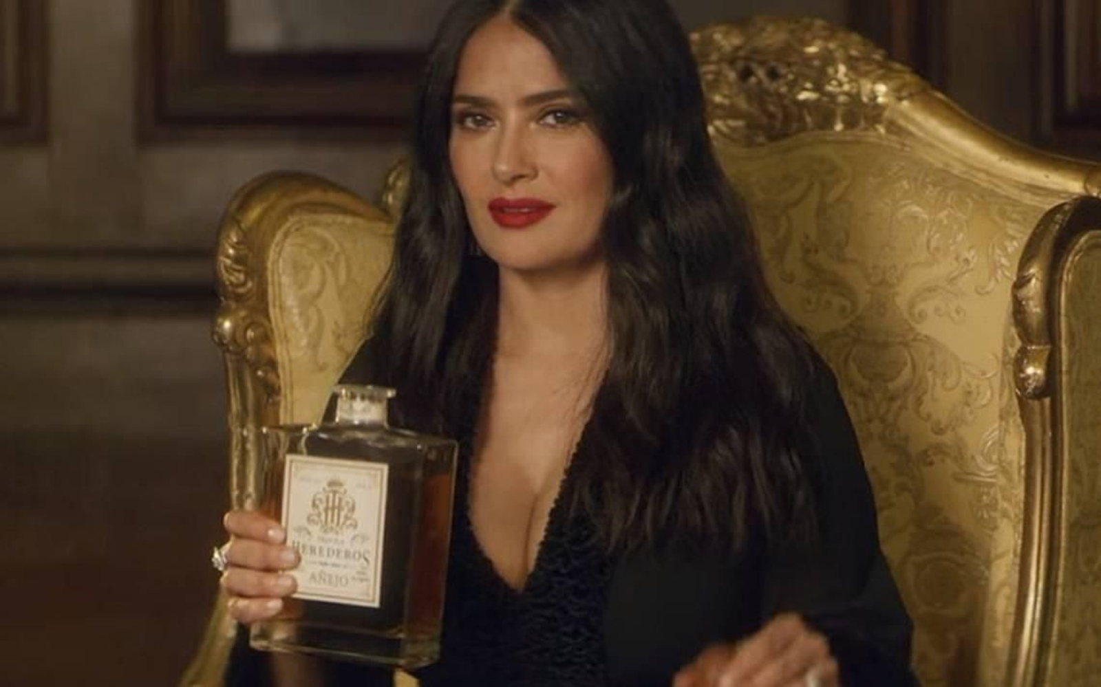 Salma Hayek con su marca de tequila personal