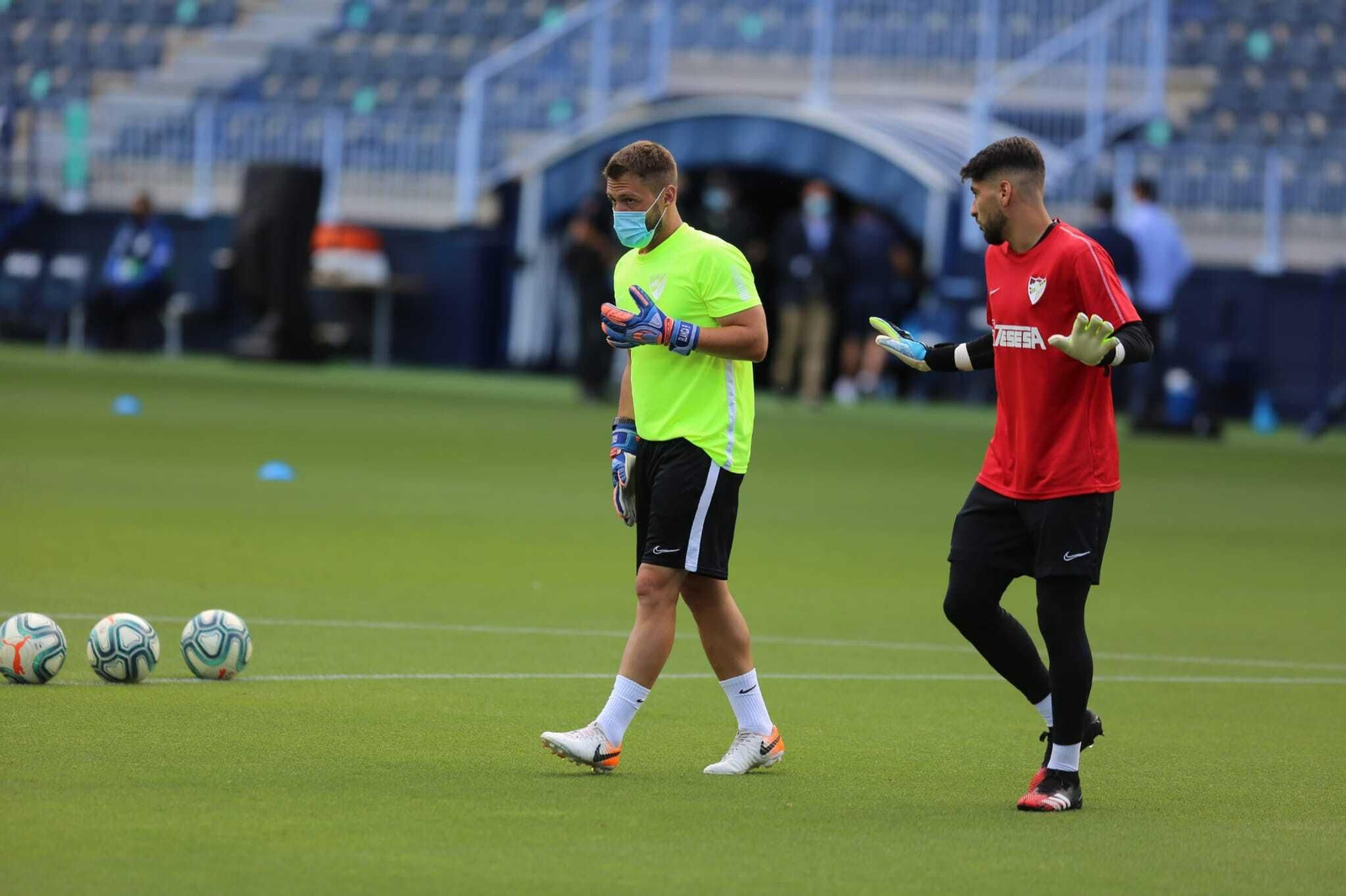 Galería: Llegada del equipo a La Rosaleda antes del Málaga CF-SD Huesca