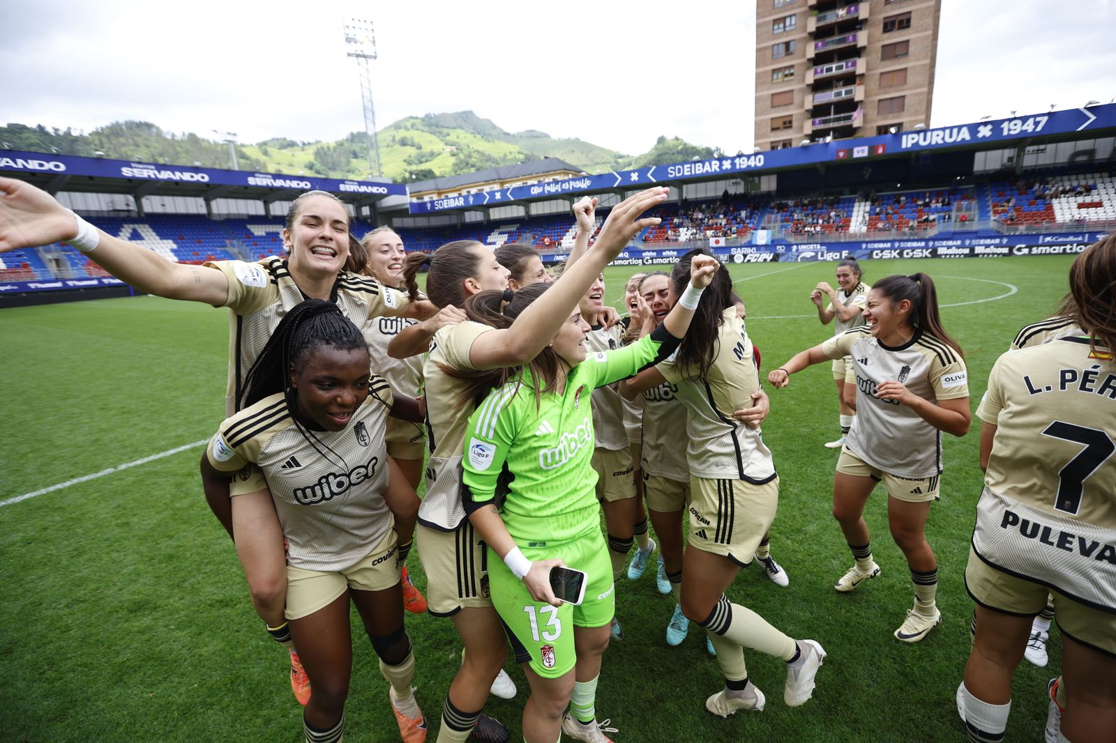 Así fue la celebración del Granada CF femenino tras su permanencia