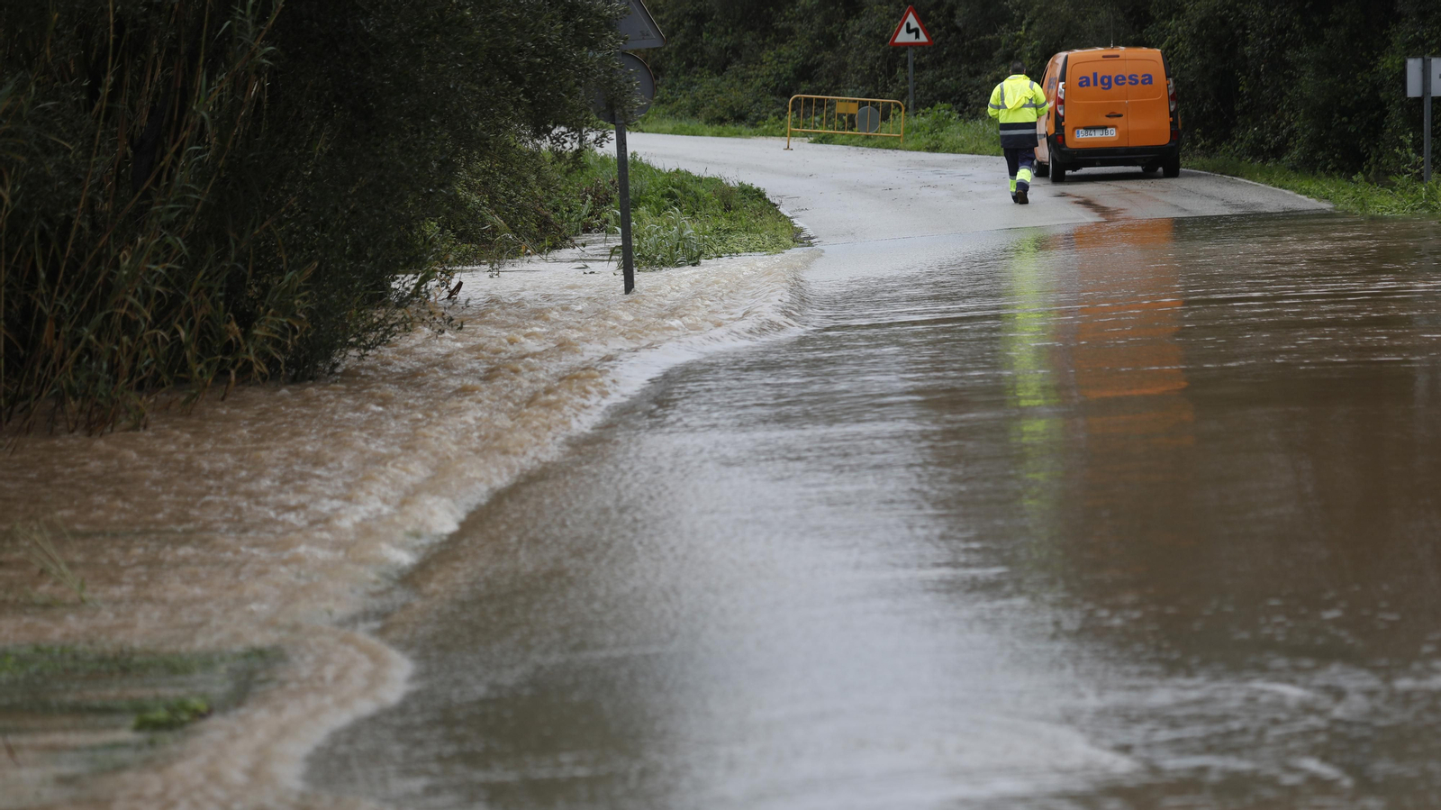 Carreteras cortadas por las lluvias en Algeciras y Los Barrios