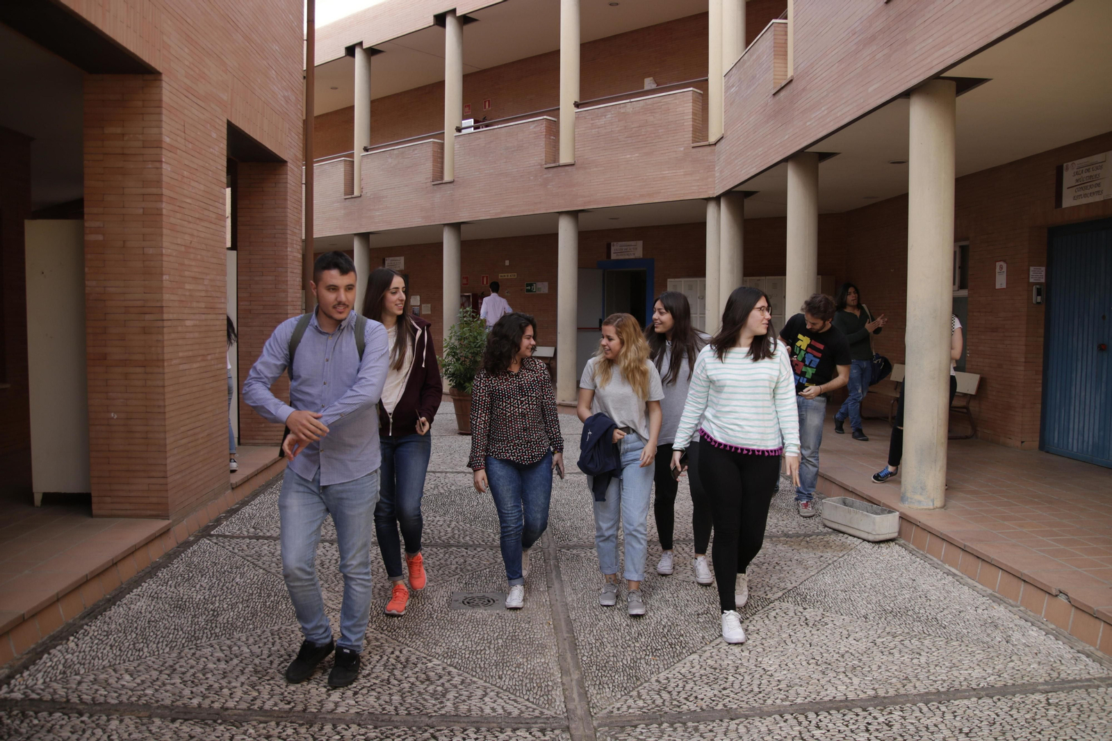 Alumnos de la UCO en la Facultad de Derecho, Ciencias Económicas y Empresariales.