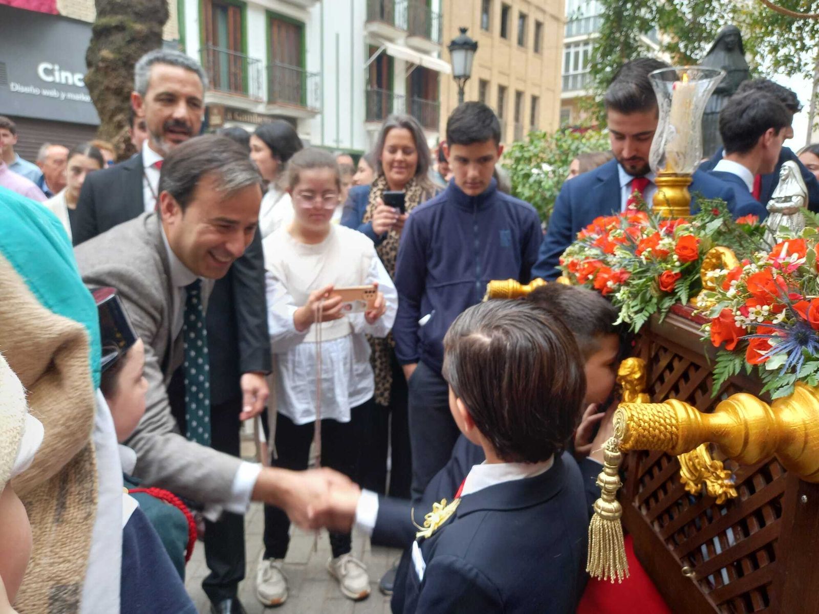 Los niños del  Colegio María Inmaculada celebran su particular Viernes de Dolores