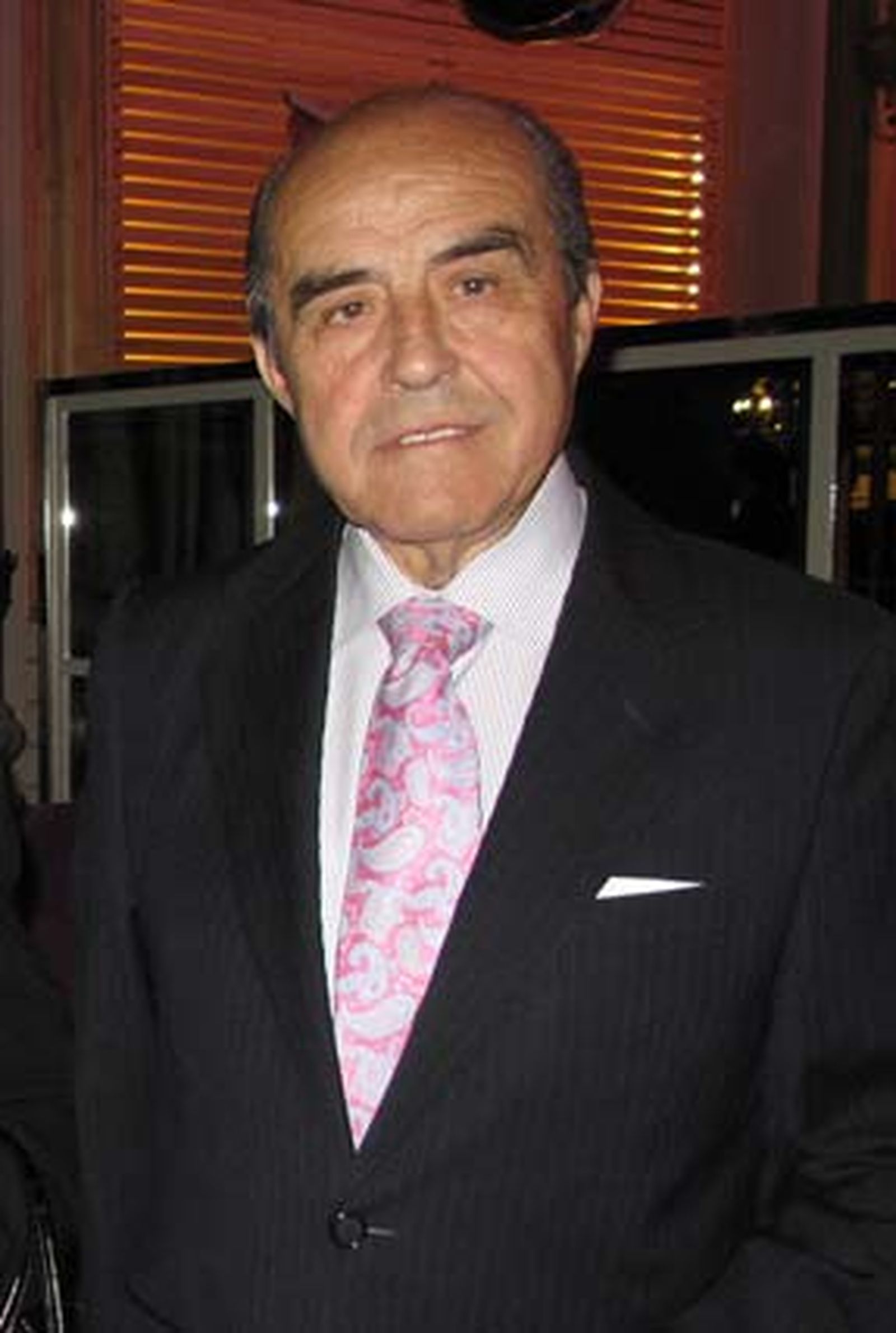 Las medallas de la ciudad premian a Juan Robles, dos líderes vecinales, Banco de Alimentos y Zemos