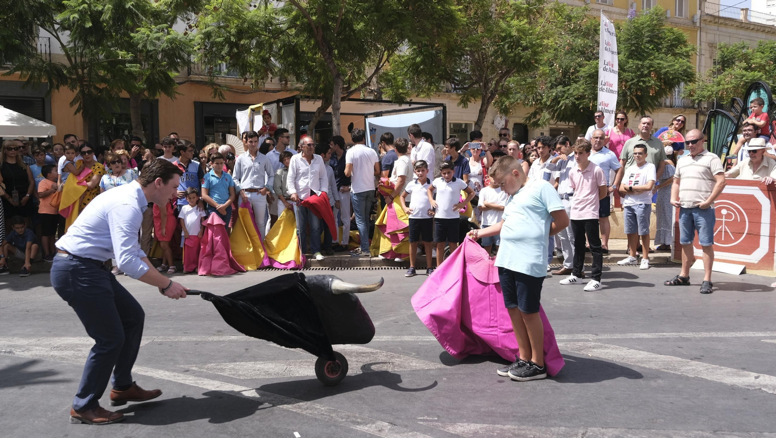 Exhibición de toreo de salón de la Escuela Taurina de Almería, en imágenes
