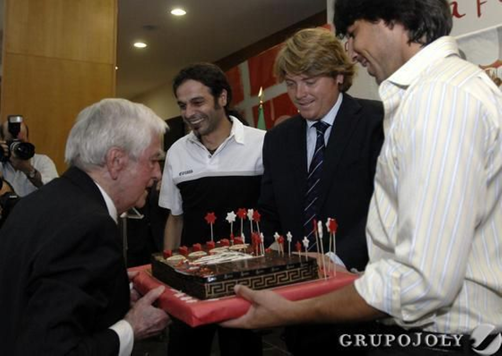 Juan Arza, durante el acto homenaje 'Dosales de Leyenda'.

Foto: D.S.