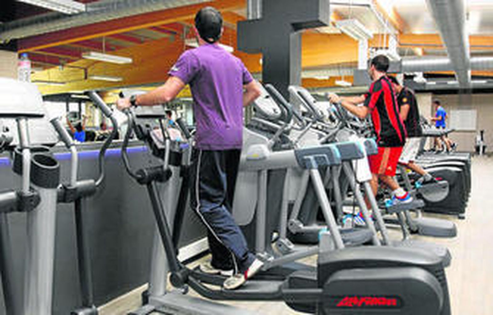 Usuarios de las nuevas instalaciones situadas en la trasera del Pabellón Municipal Ciudad de Chiclana.