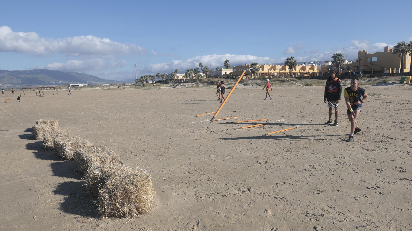 Carrera de obstáculos Adrenaline Race, en la playa de los Lances, en imágenes